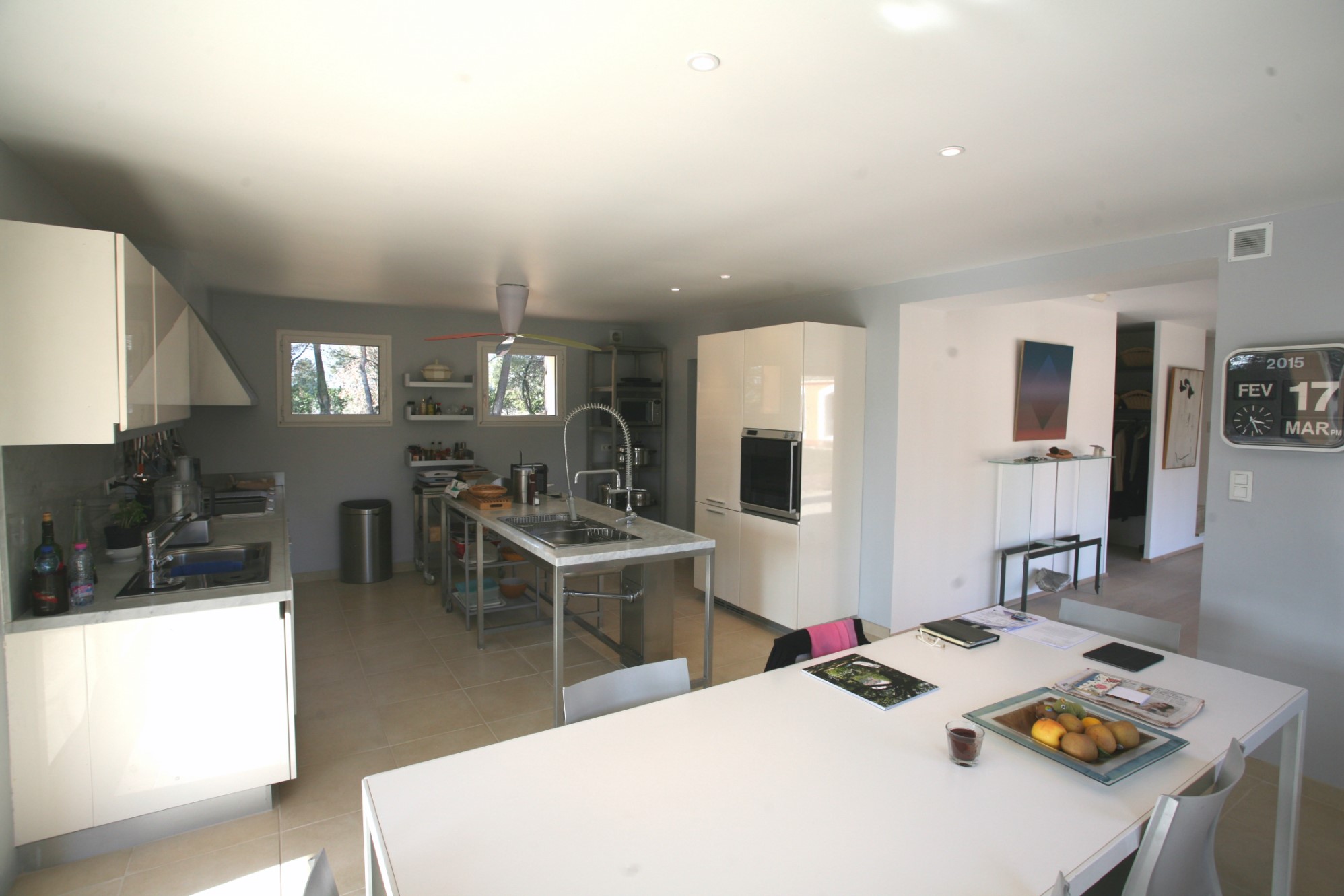 Maison contemporaine avec grande piscine et vue à vendre au coeur du Luberon   