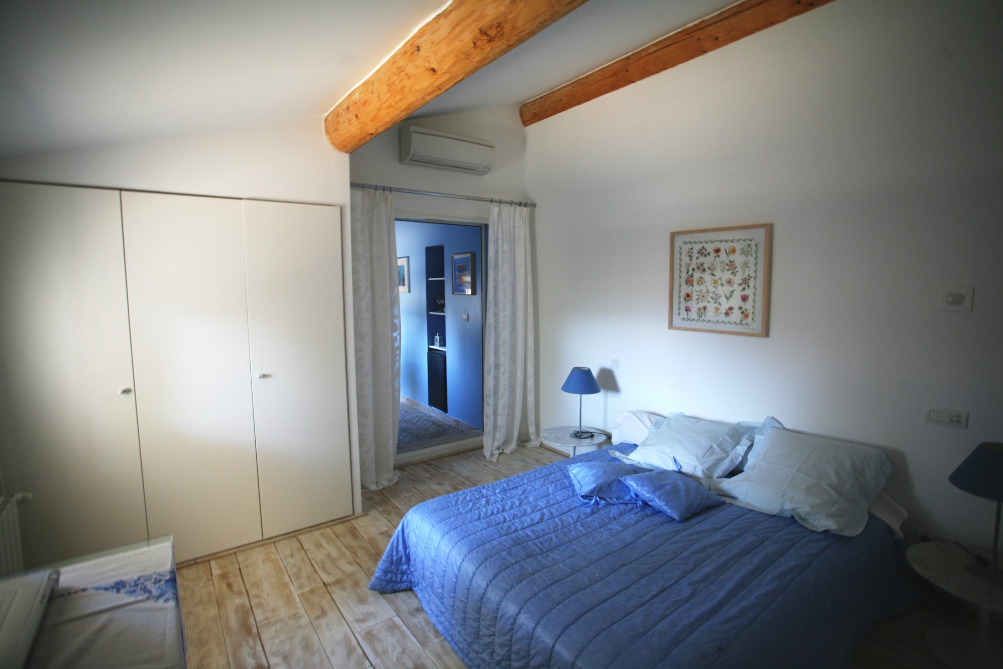 Maison contemporaine avec grande piscine et vue à vendre au coeur du Luberon   
