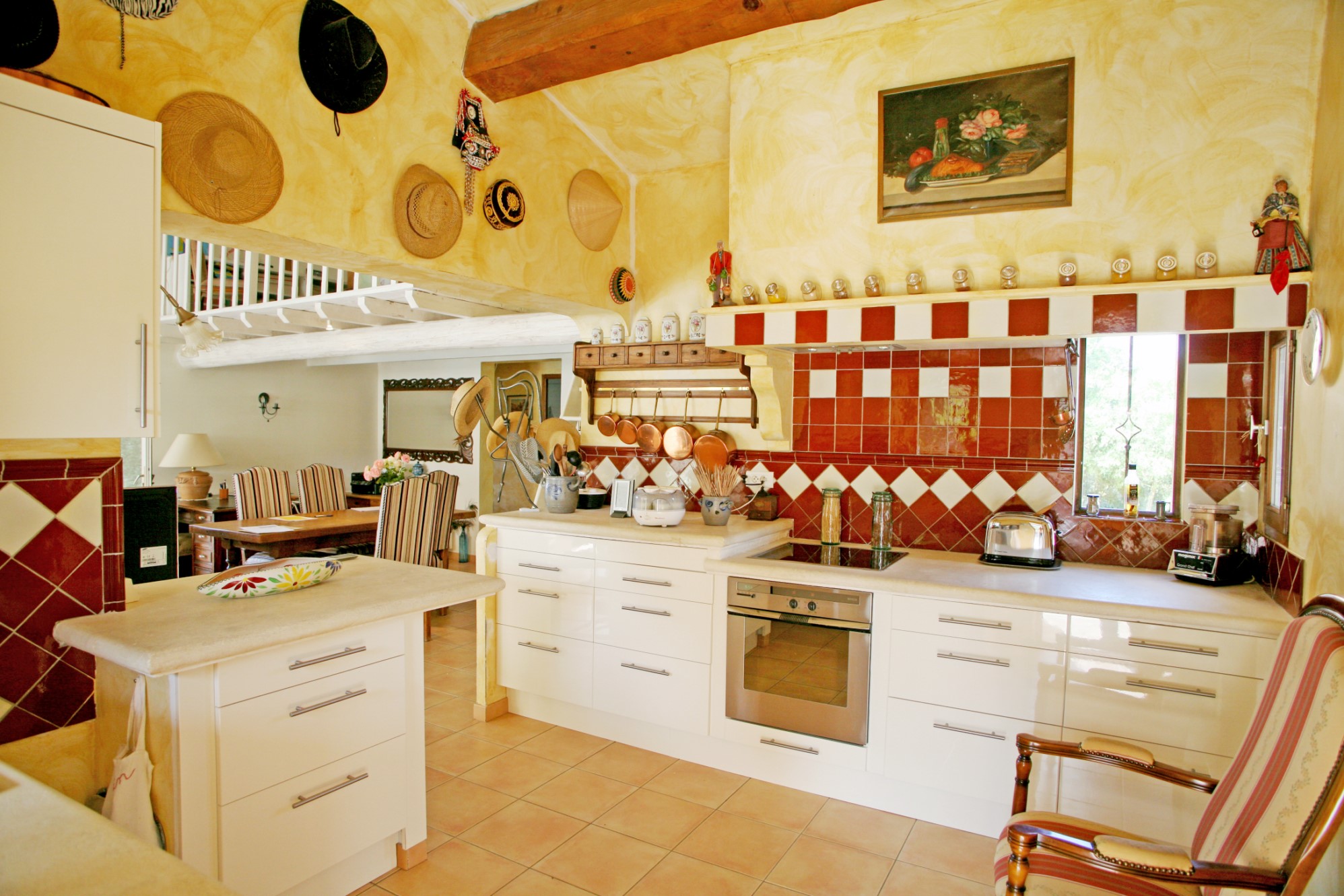 A vendre, en Luberon,  lumineuse maison de plain pied avec piscine et jardin 