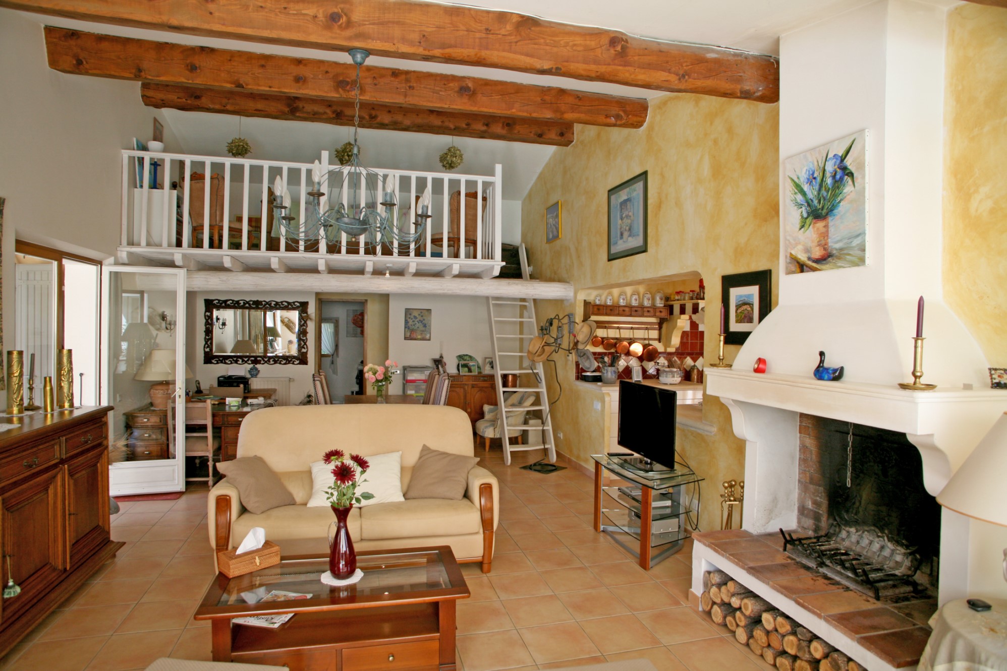 A vendre, en Luberon,  lumineuse maison de plain pied avec piscine et jardin 