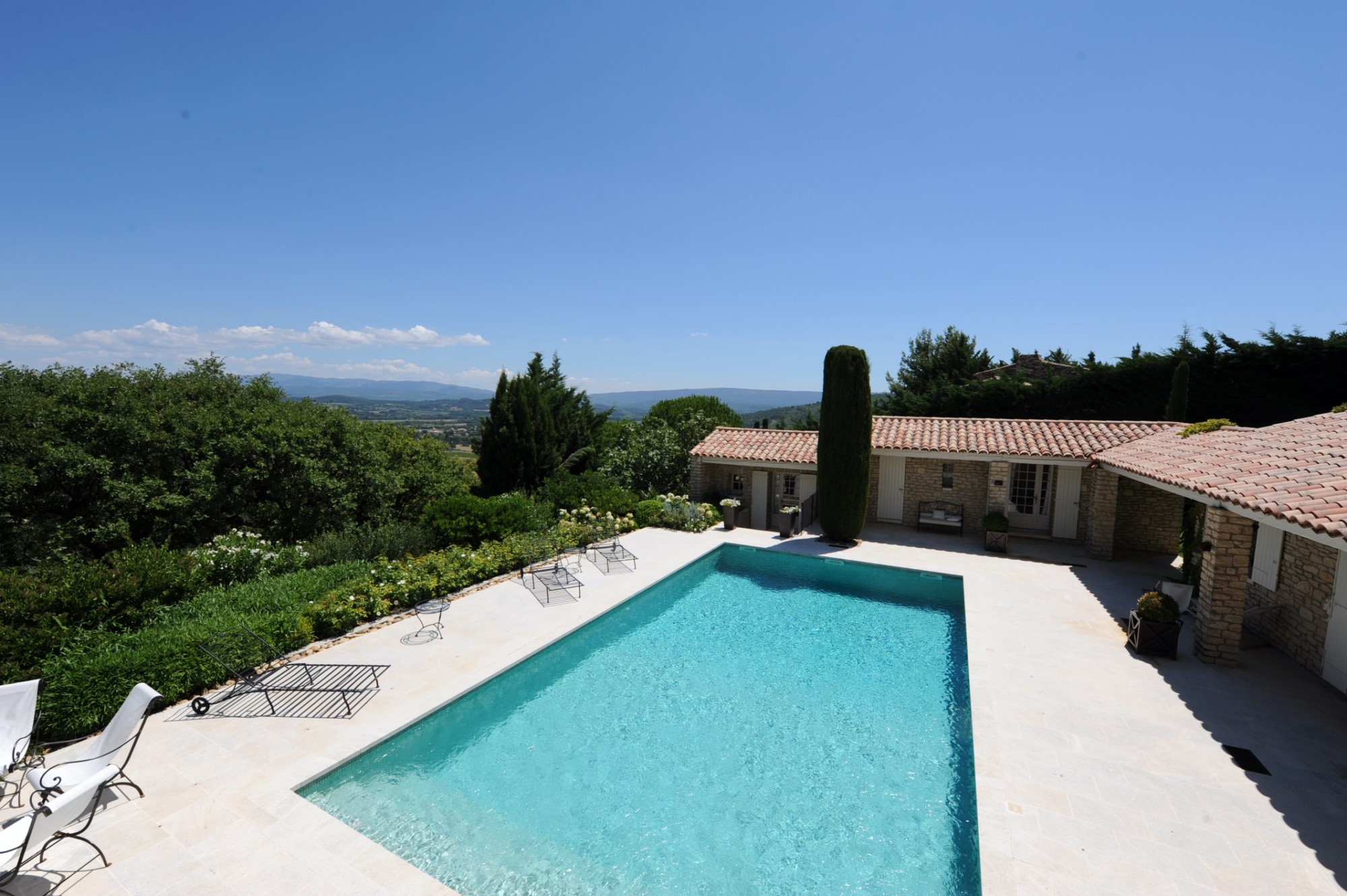 Propriété d'agrément avec parc paysager et piscine en Luberon