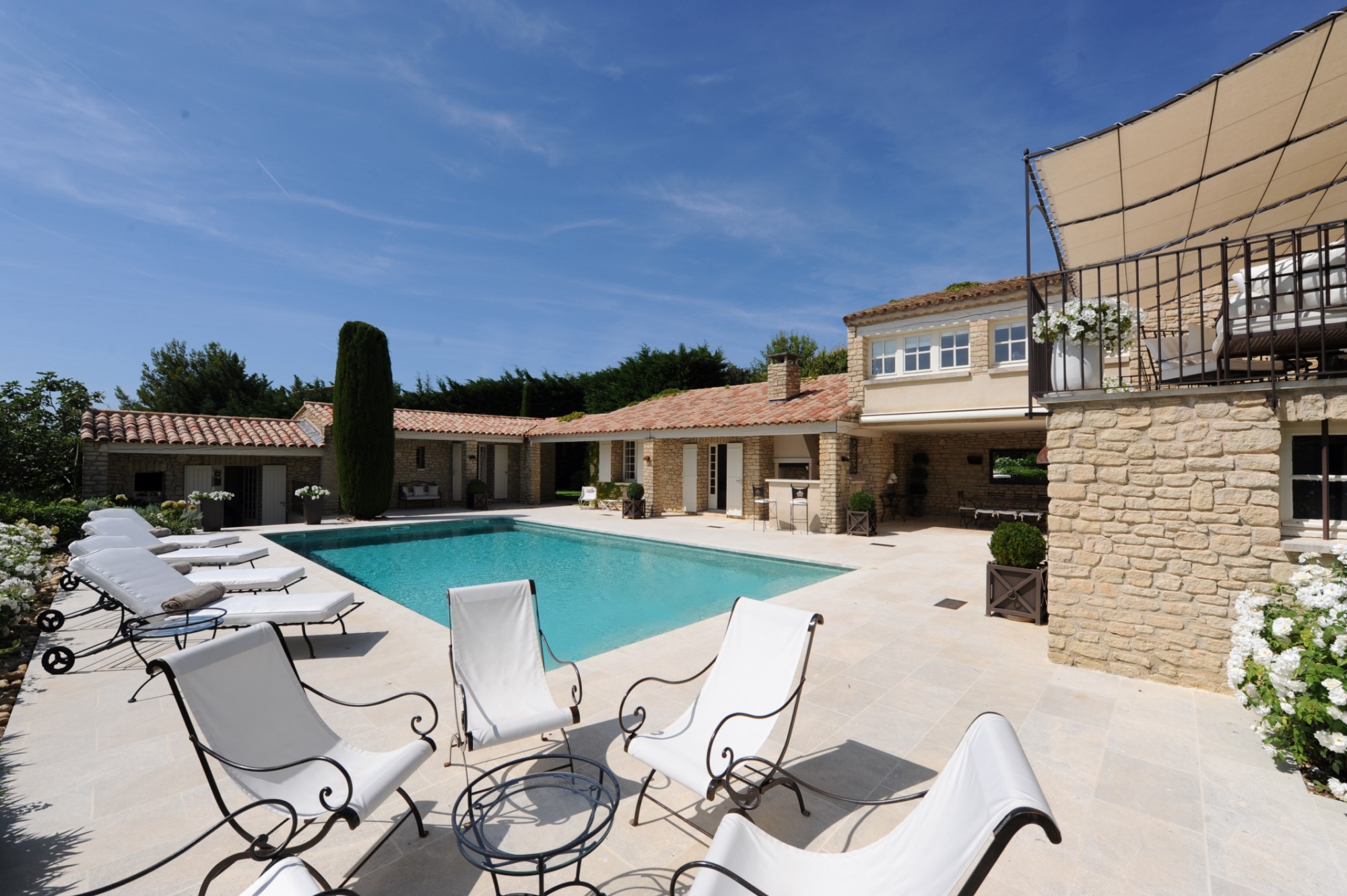 Propriété d'agrément avec parc paysager et piscine en Luberon