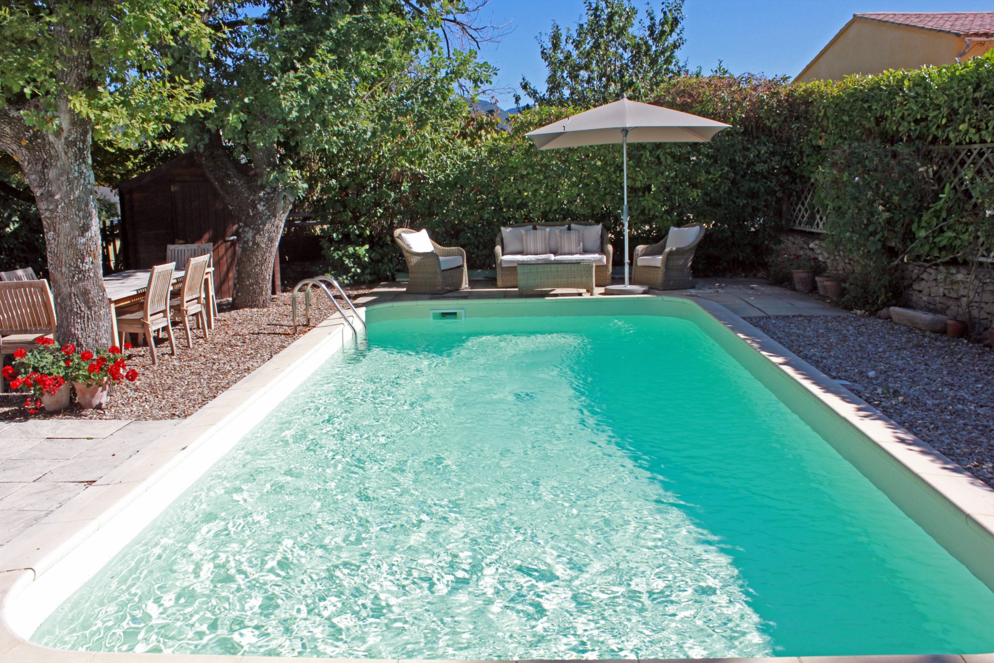 A vendre en Luberon, maison de hameau avec jardin et piscine    