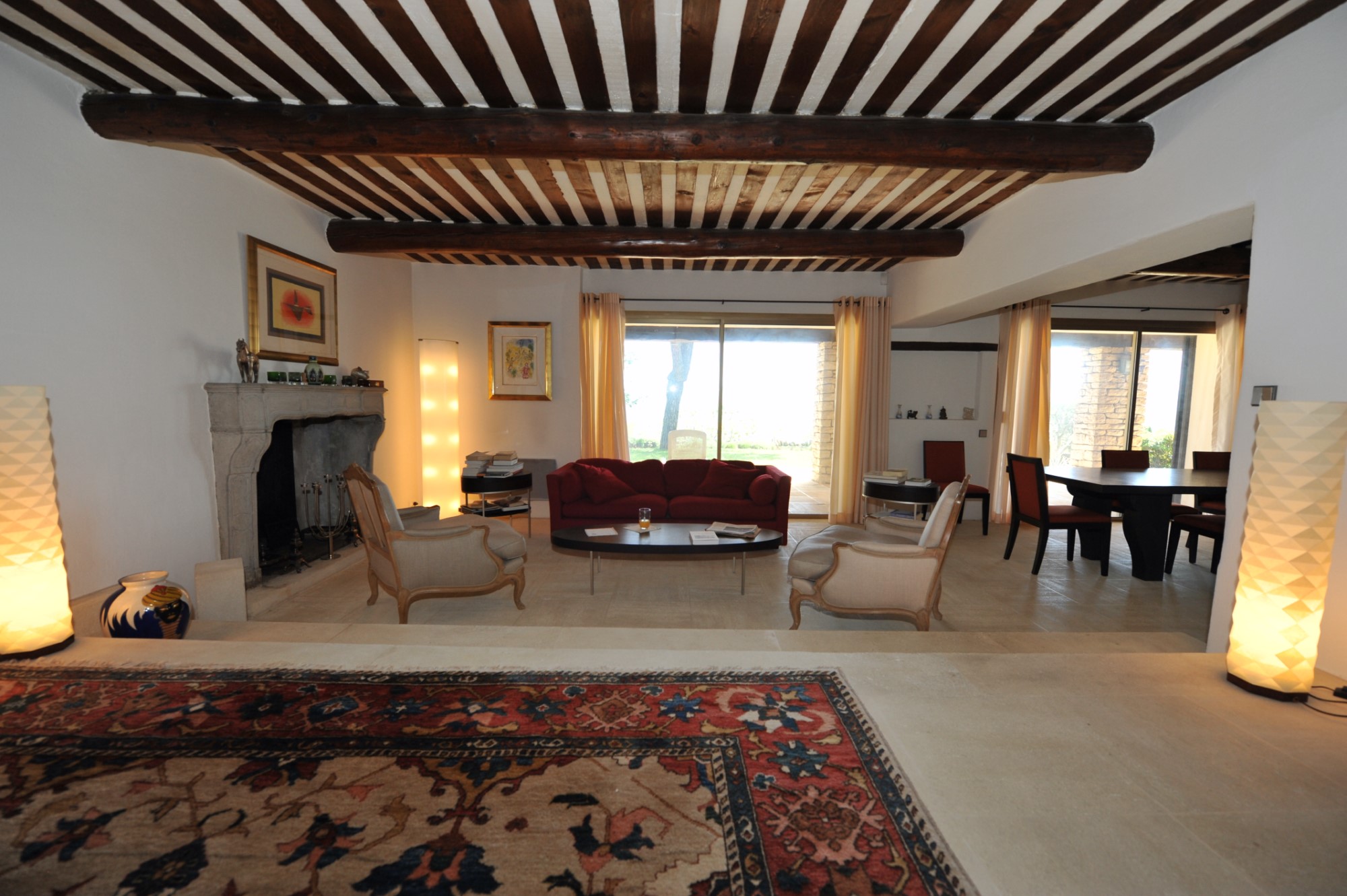 Bastide rénovée avec piscine et vues sublimes à vendre à Gordes    