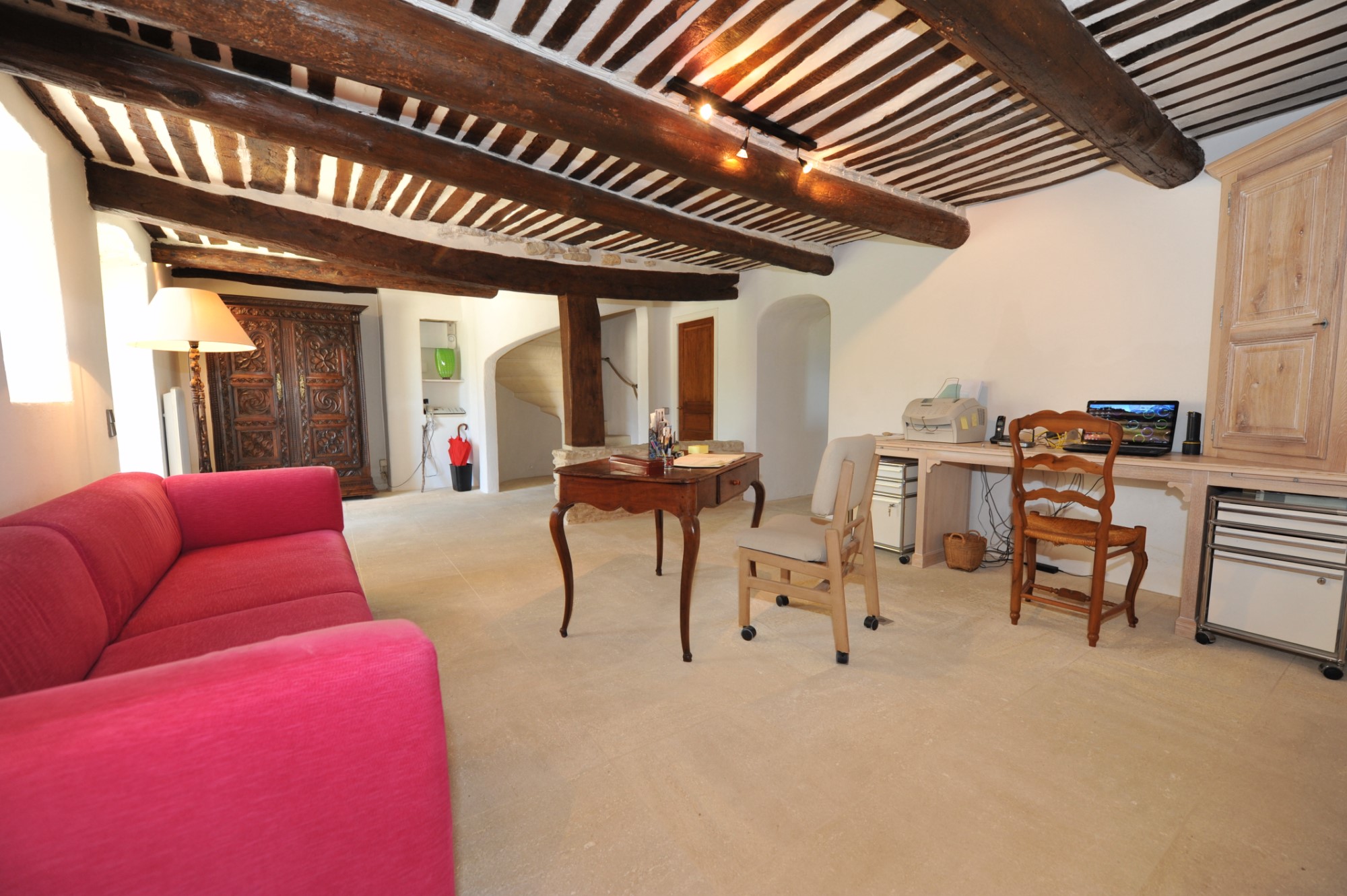 Bastide rénovée avec piscine et vues sublimes à vendre à Gordes    