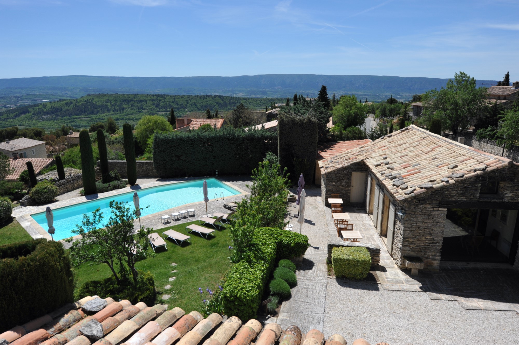 Bastide rénovée avec vue et piscine à vendre en Luberon