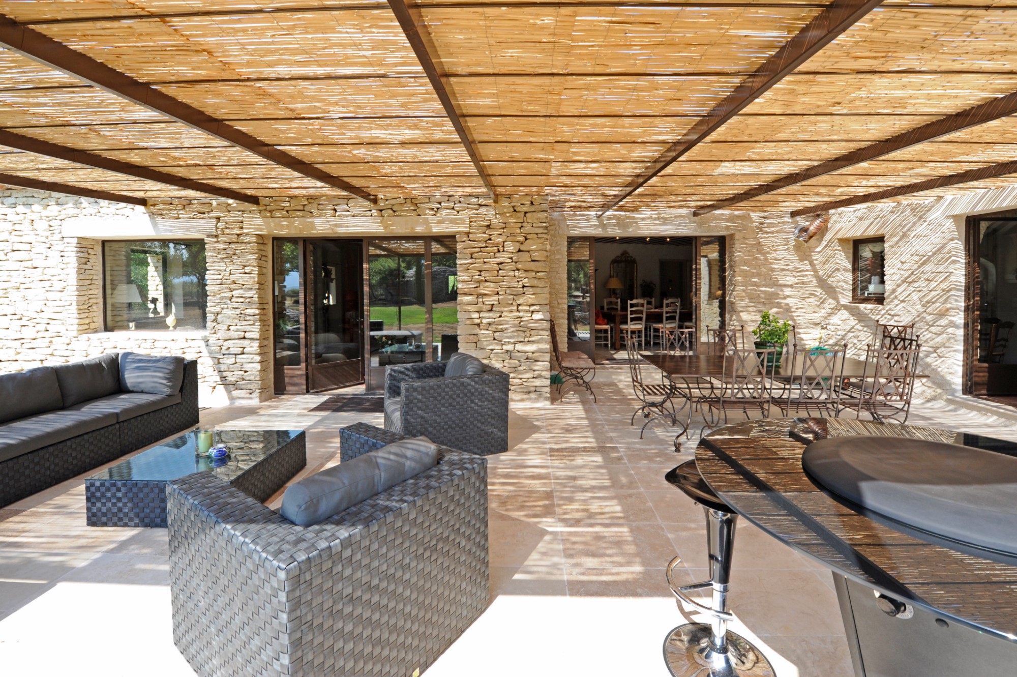 Luberon, en vente,  propriété en pierres avec vues  sur presque 3 hectares