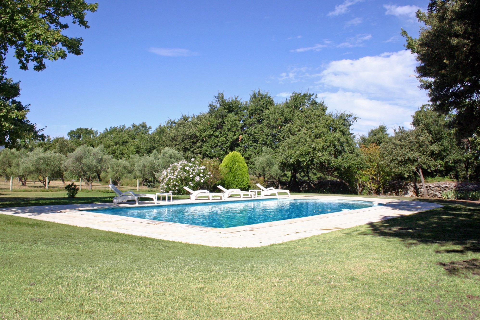 Luberon, en vente,  propriété en pierres avec vues  sur presque 3 hectares