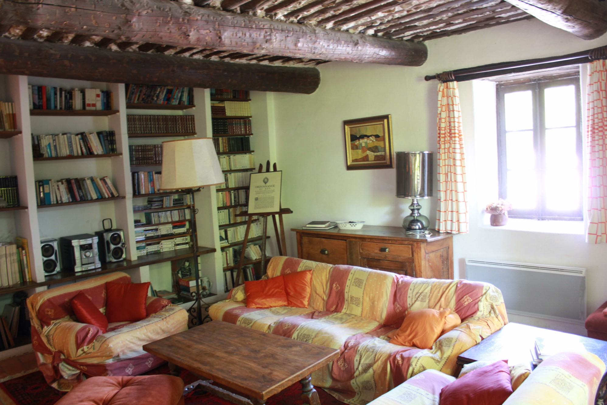 A vendre au coeur du Luberon, maison de hameau avec beau jardin   