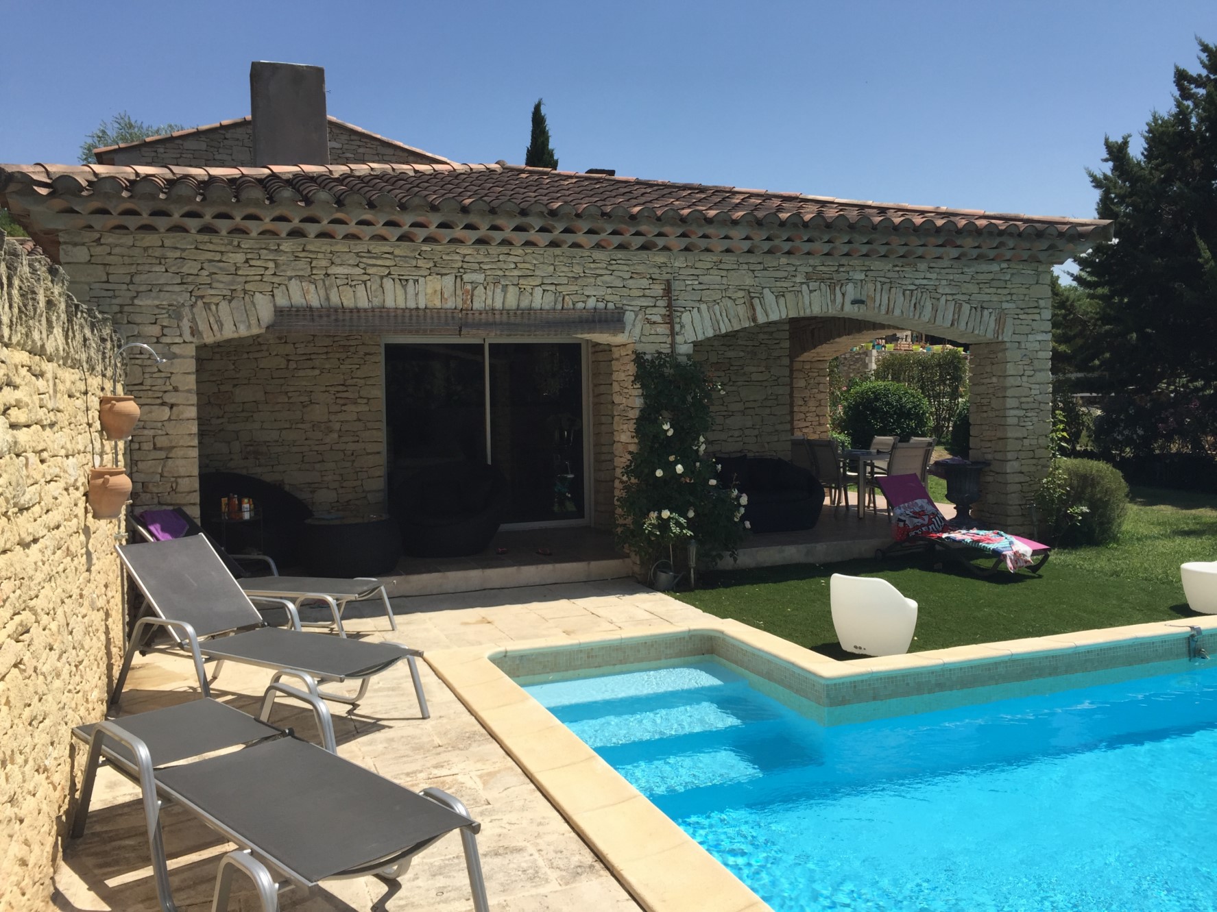 Maison de hameau avec piscine à vendre dans le Luberon