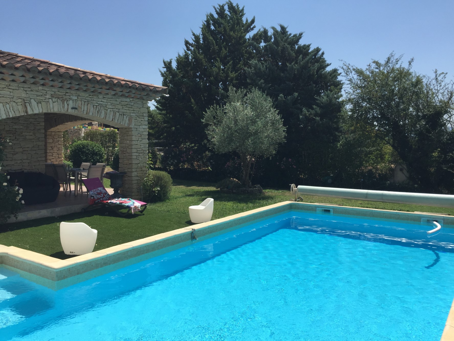 Maison de hameau avec piscine à vendre dans le Luberon