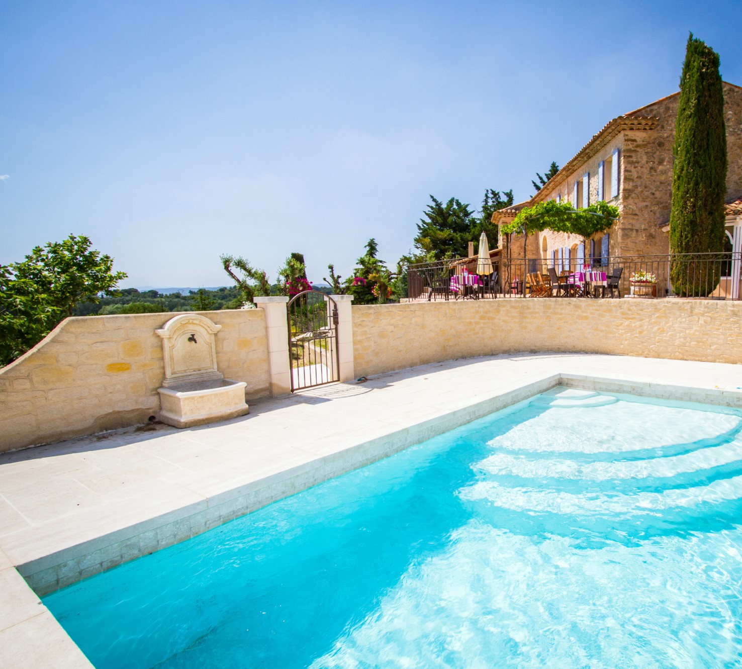 Belle maison avec piscine à vendre par ROSIER