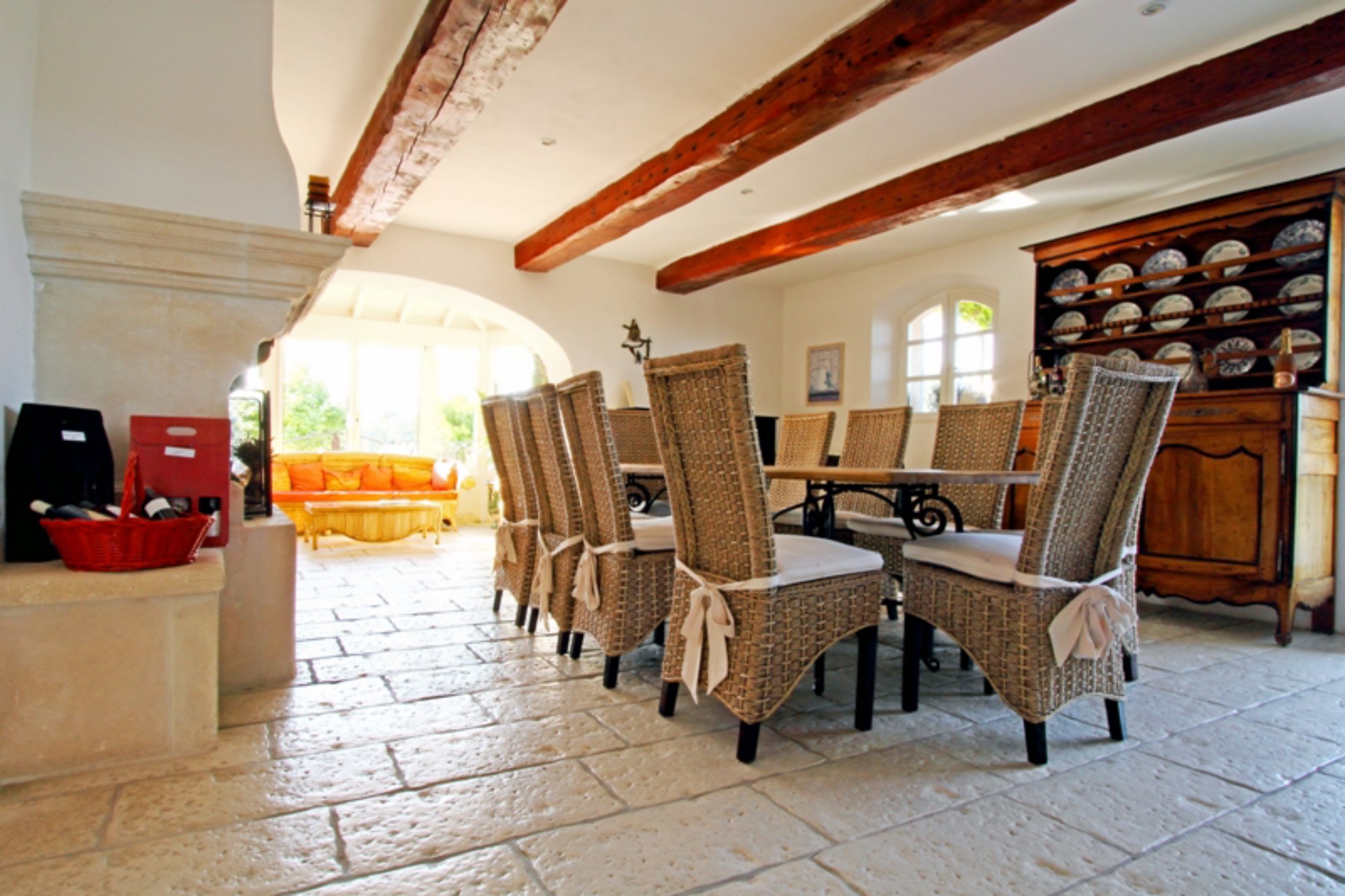 Luberon Sud,  bastide ancienne à vendre avec dépendances et piscine 