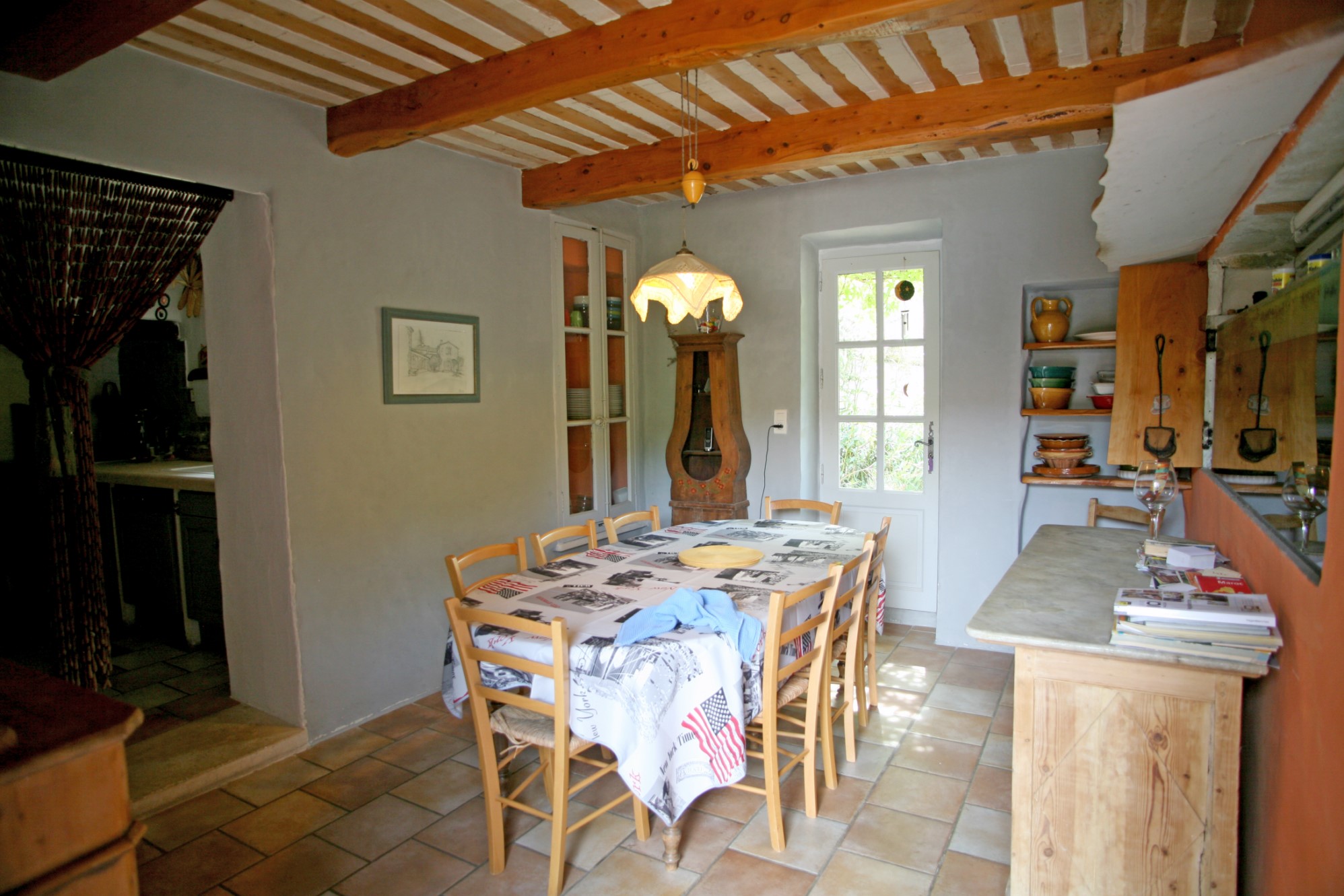 A vendre, au cœur du Triangle d'or du Luberon, authentique mas provençal restauré avec piscine et annexe.