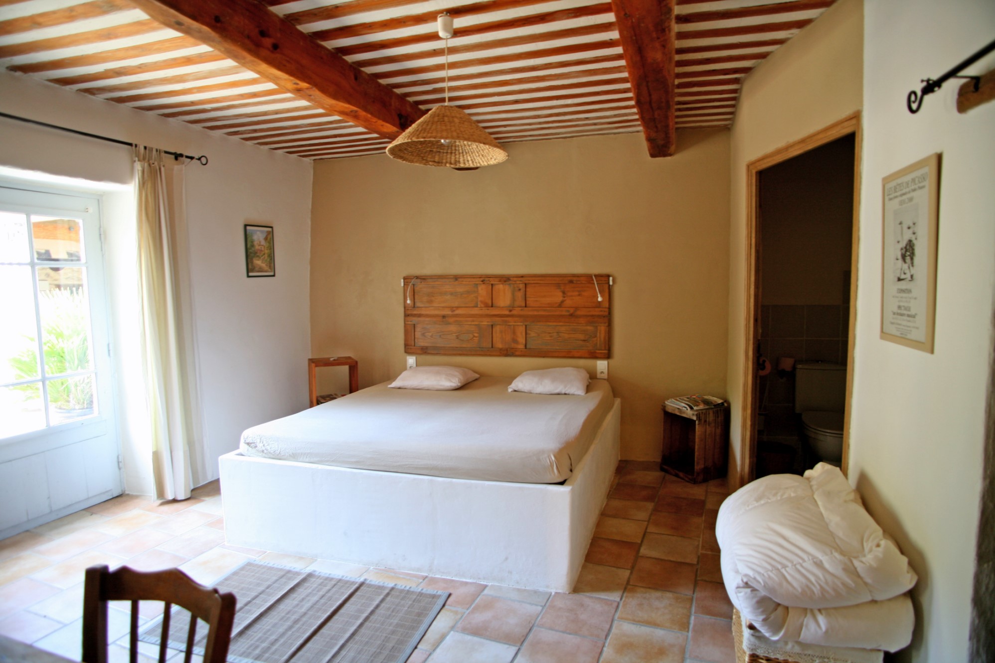 A vendre, au cœur du Triangle d'or du Luberon, authentique mas provençal restauré avec piscine et annexe.