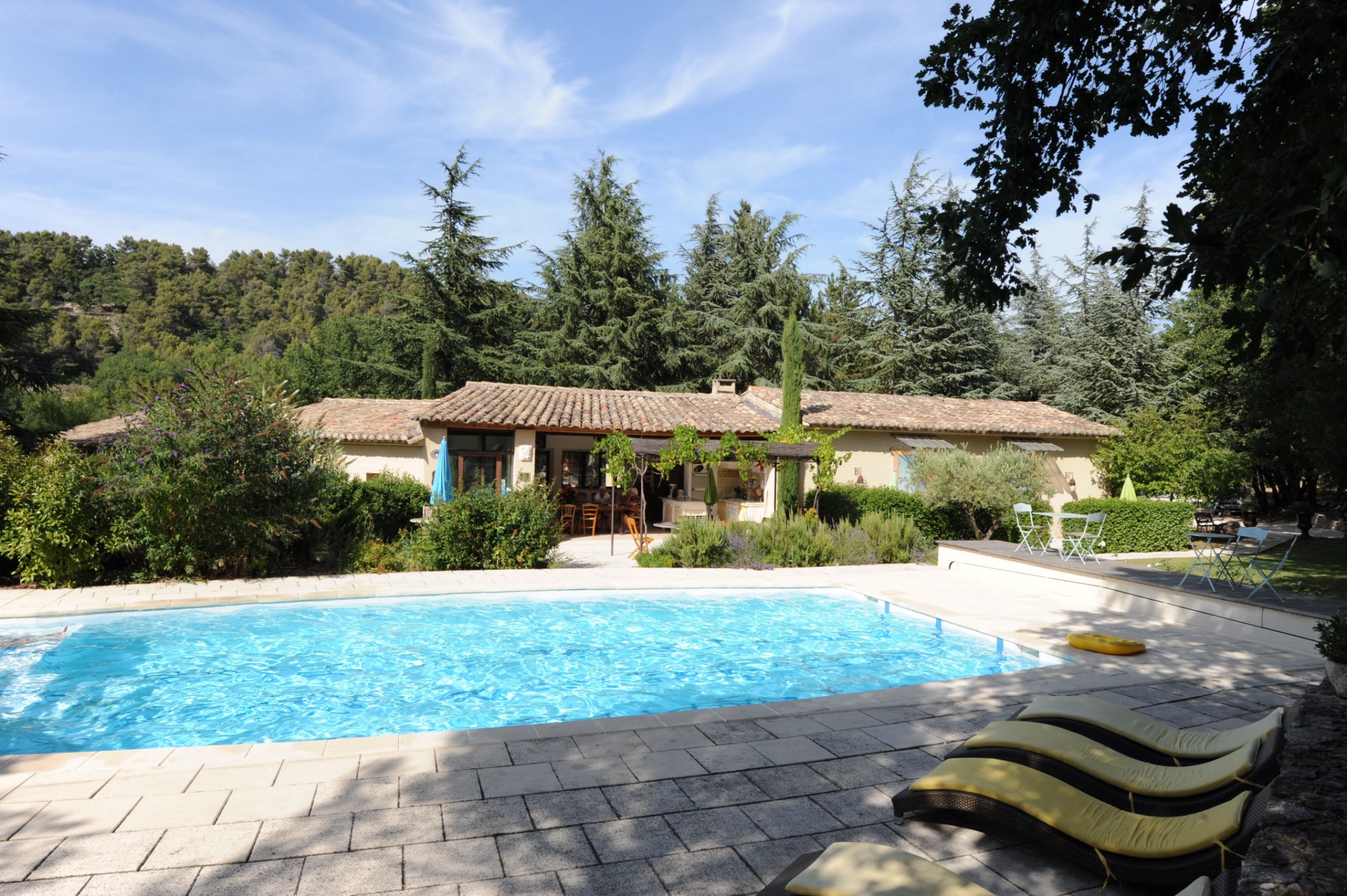 Maison à vendre en Luberon avec dépendance et piscine