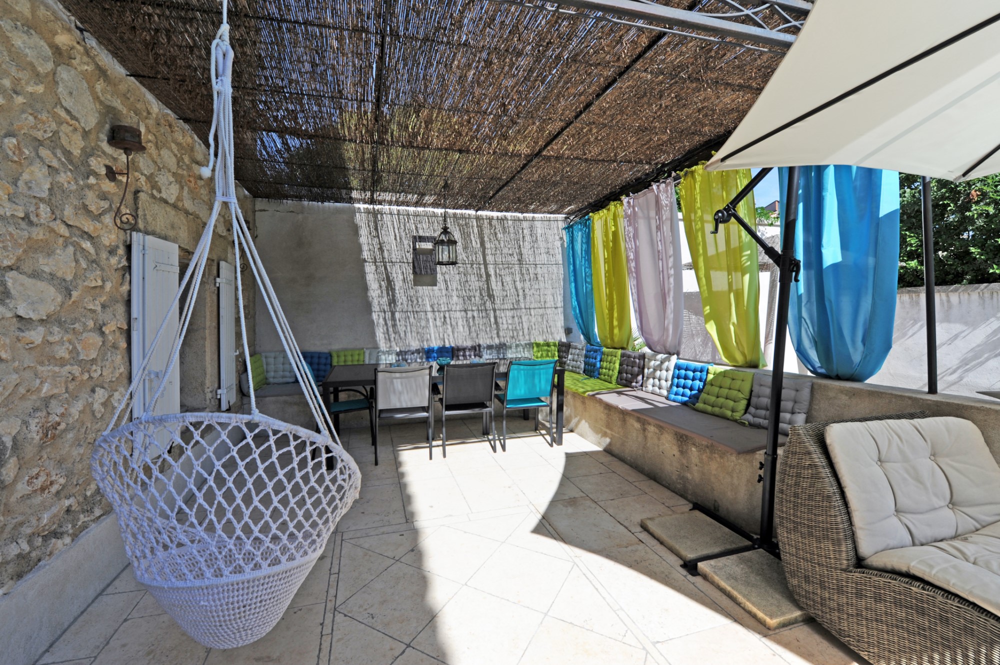 Mas de ville ancien rénové avec piscine aux portes du Luberon   