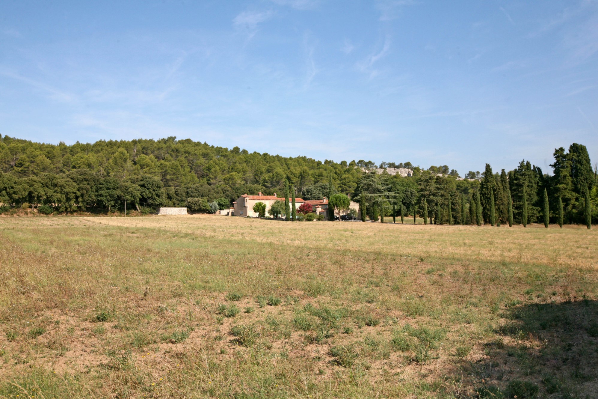 A vendre entre Alpilles et Luberon,   domaine de 7,38 hectares avec plus de 600 m² de bâti