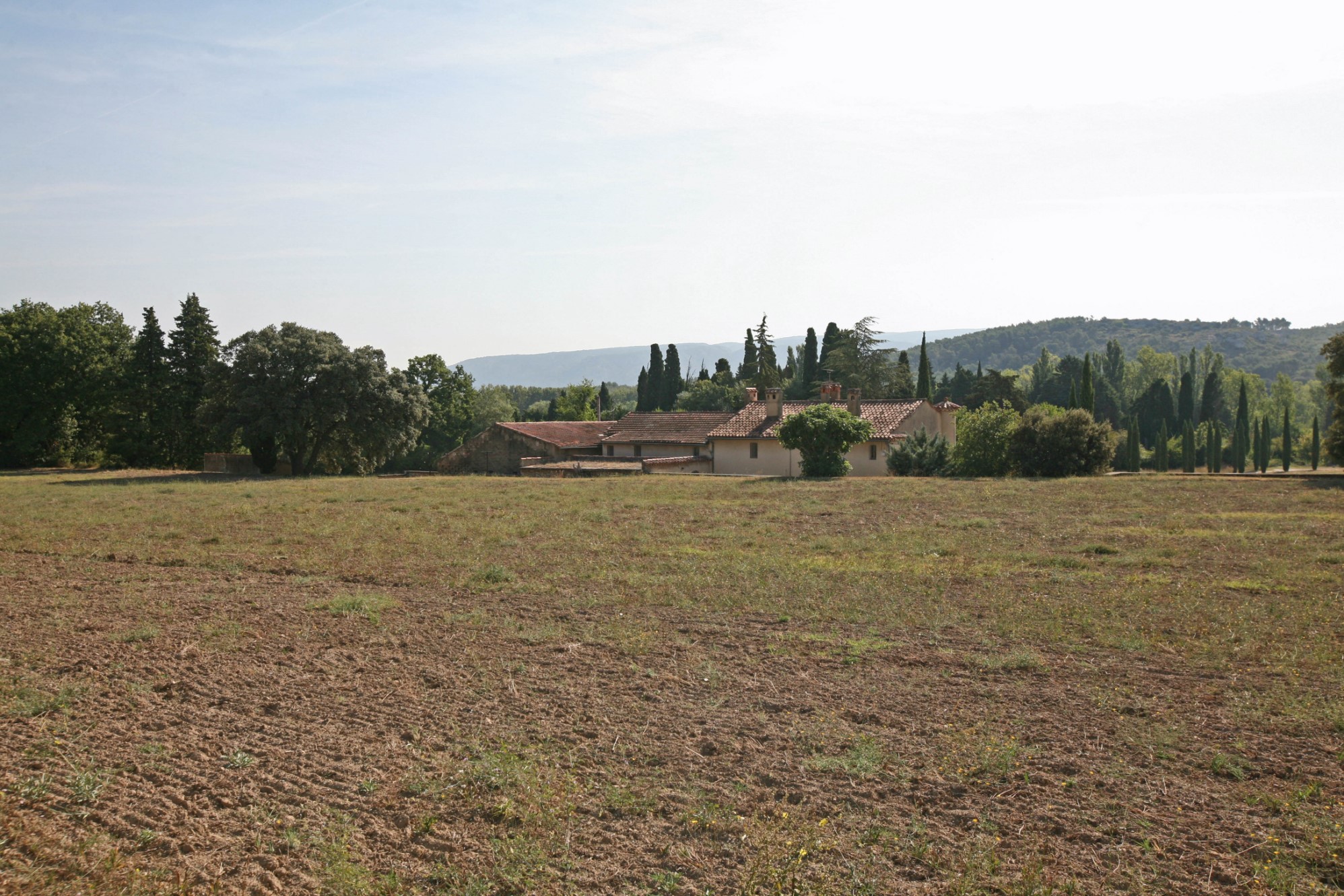 A vendre entre Alpilles et Luberon,   domaine de 7,38 hectares avec plus de 600 m² de bâti