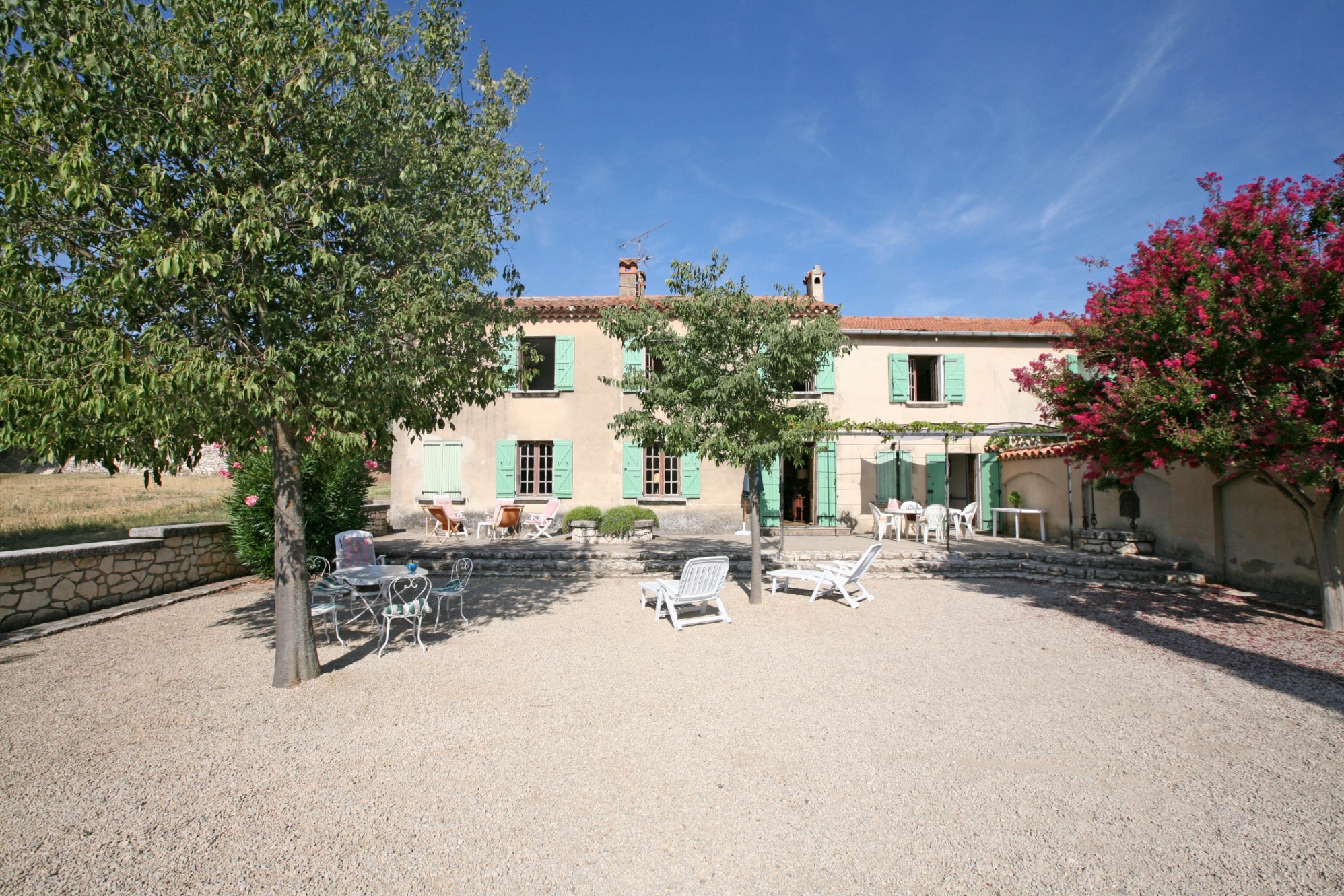 Belle demeure avec dépendances en Provence à vendre
