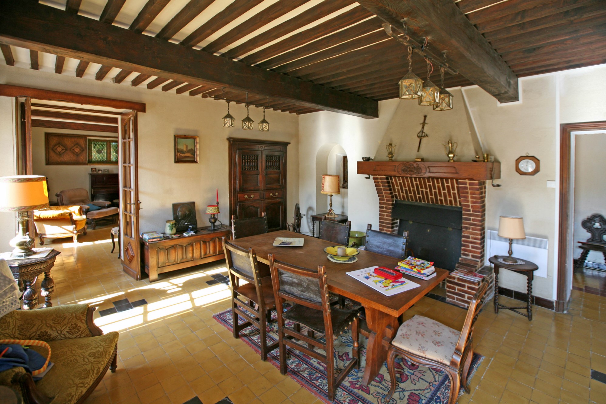 A vendre entre Alpilles et Luberon,   domaine de 7,38 hectares avec plus de 600 m² de bâti