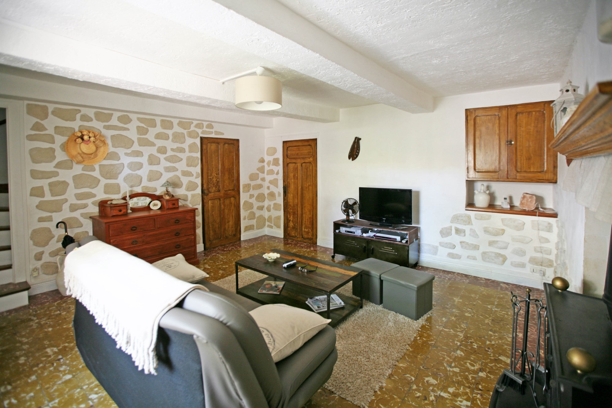 A vendre entre Alpilles et Luberon,   domaine de 7,38 hectares avec plus de 600 m² de bâti
