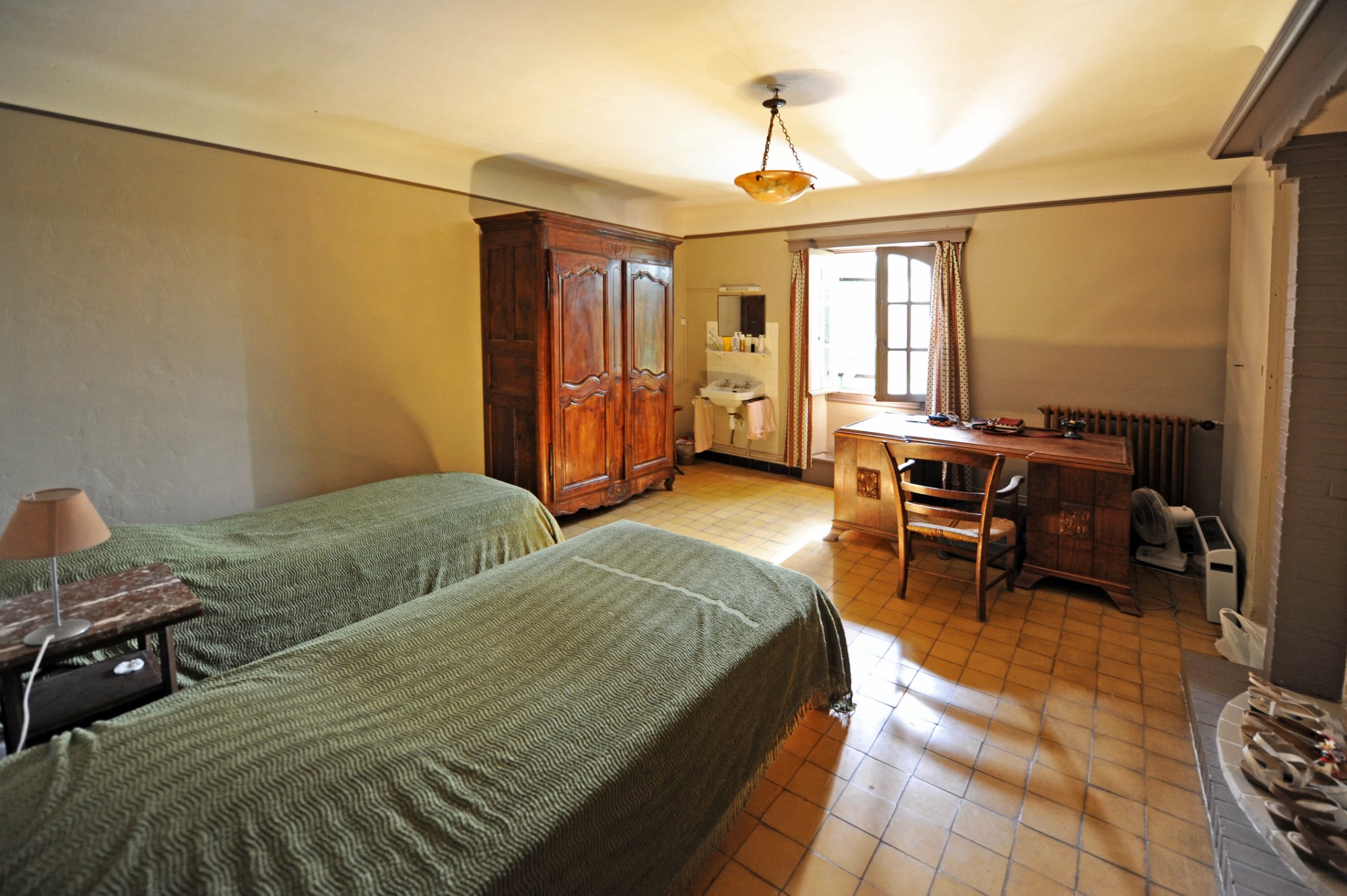 A vendre entre Alpilles et Luberon,   domaine de 7,38 hectares avec plus de 600 m² de bâti