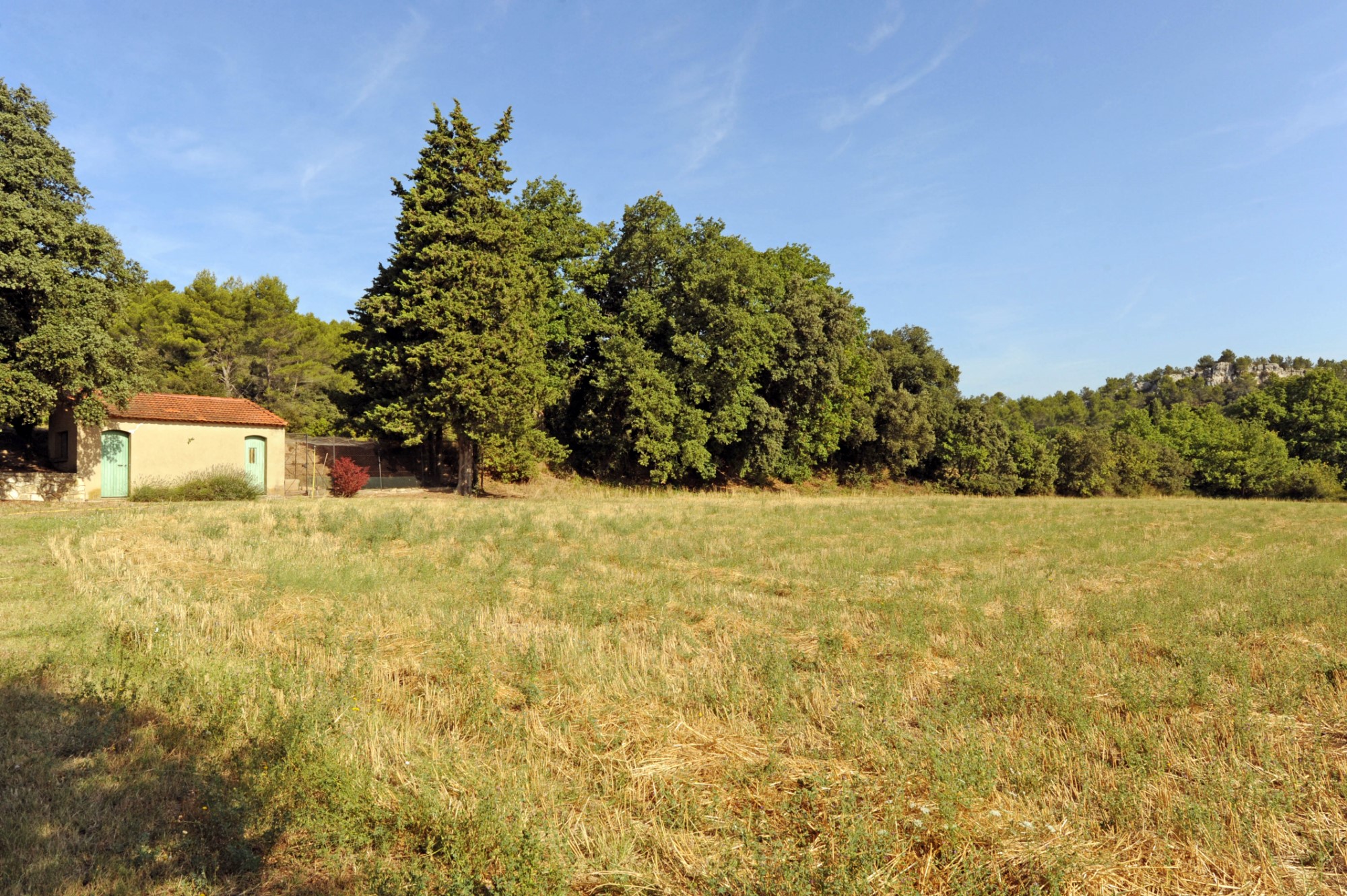 A vendre entre Alpilles et Luberon,   domaine de 7,38 hectares avec plus de 600 m² de bâti