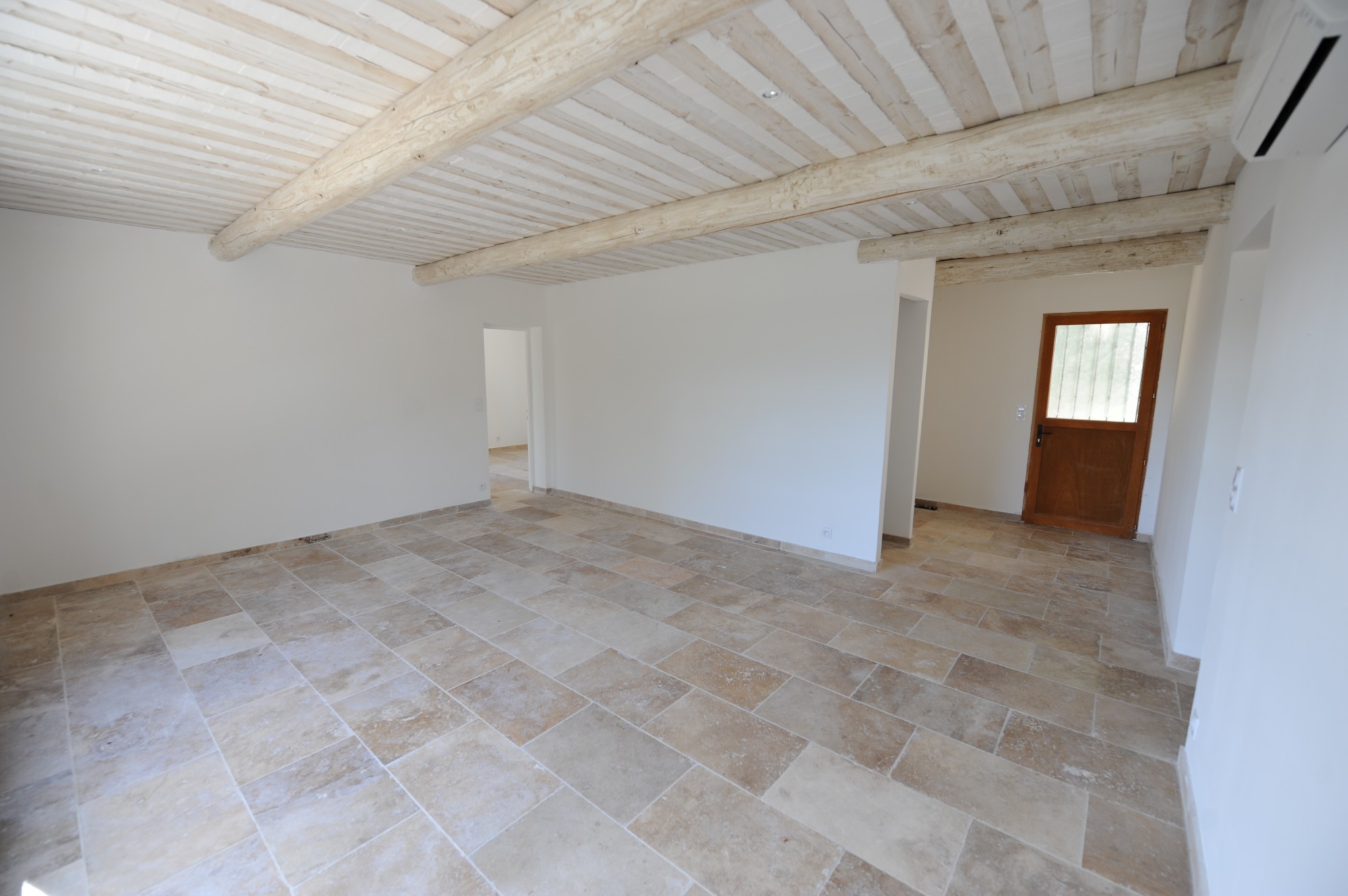 A vendre en Luberon, villa avec piscine et vue    