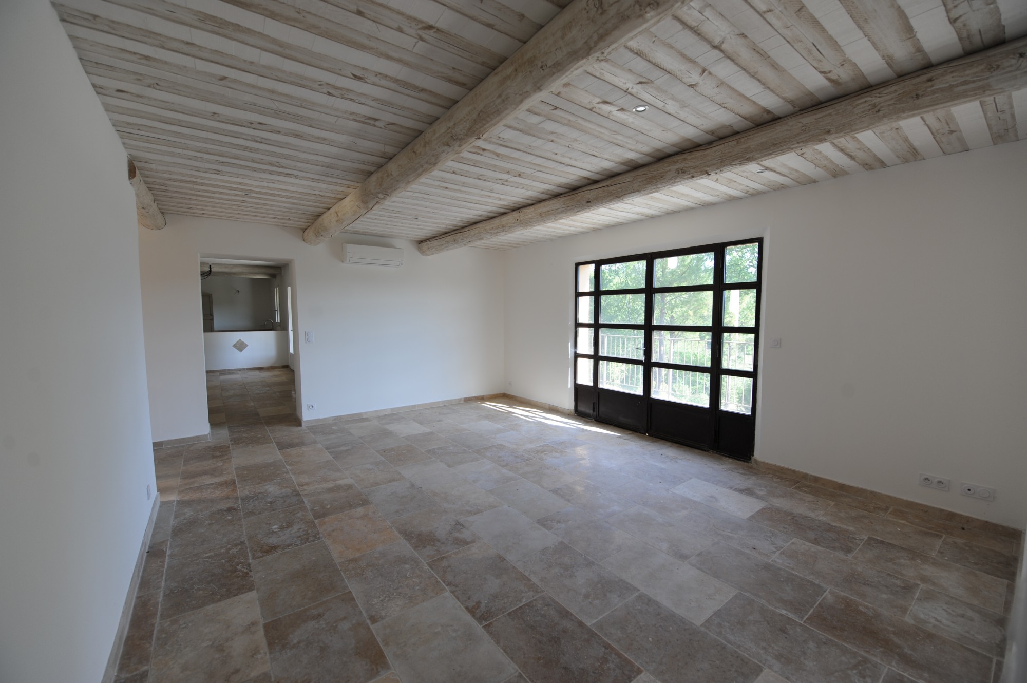 Maison traditionnelle de plain pied à vendre en Provence