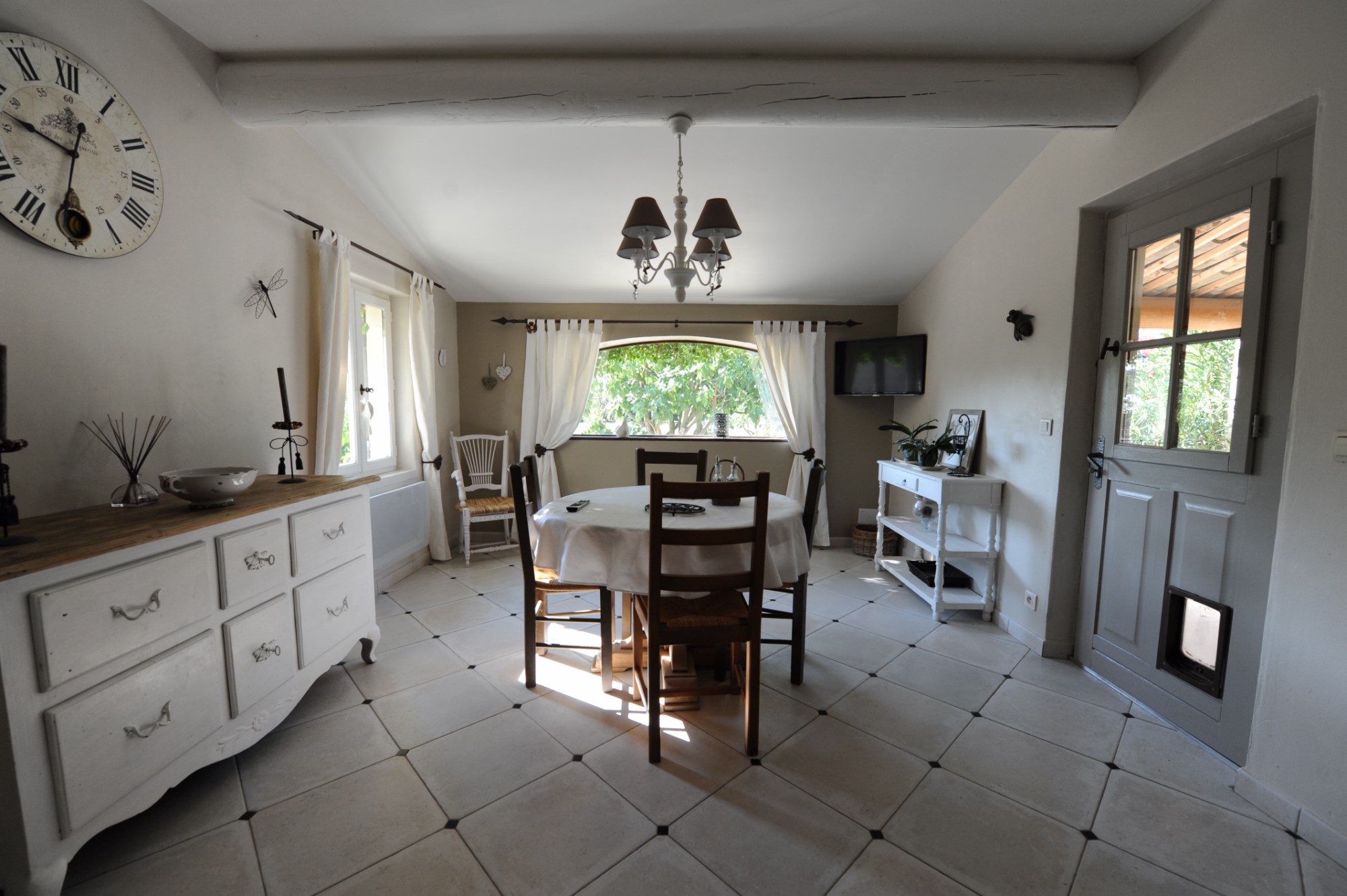Aux portes du Luberon, partie de mas sur grand terrain à vendre    