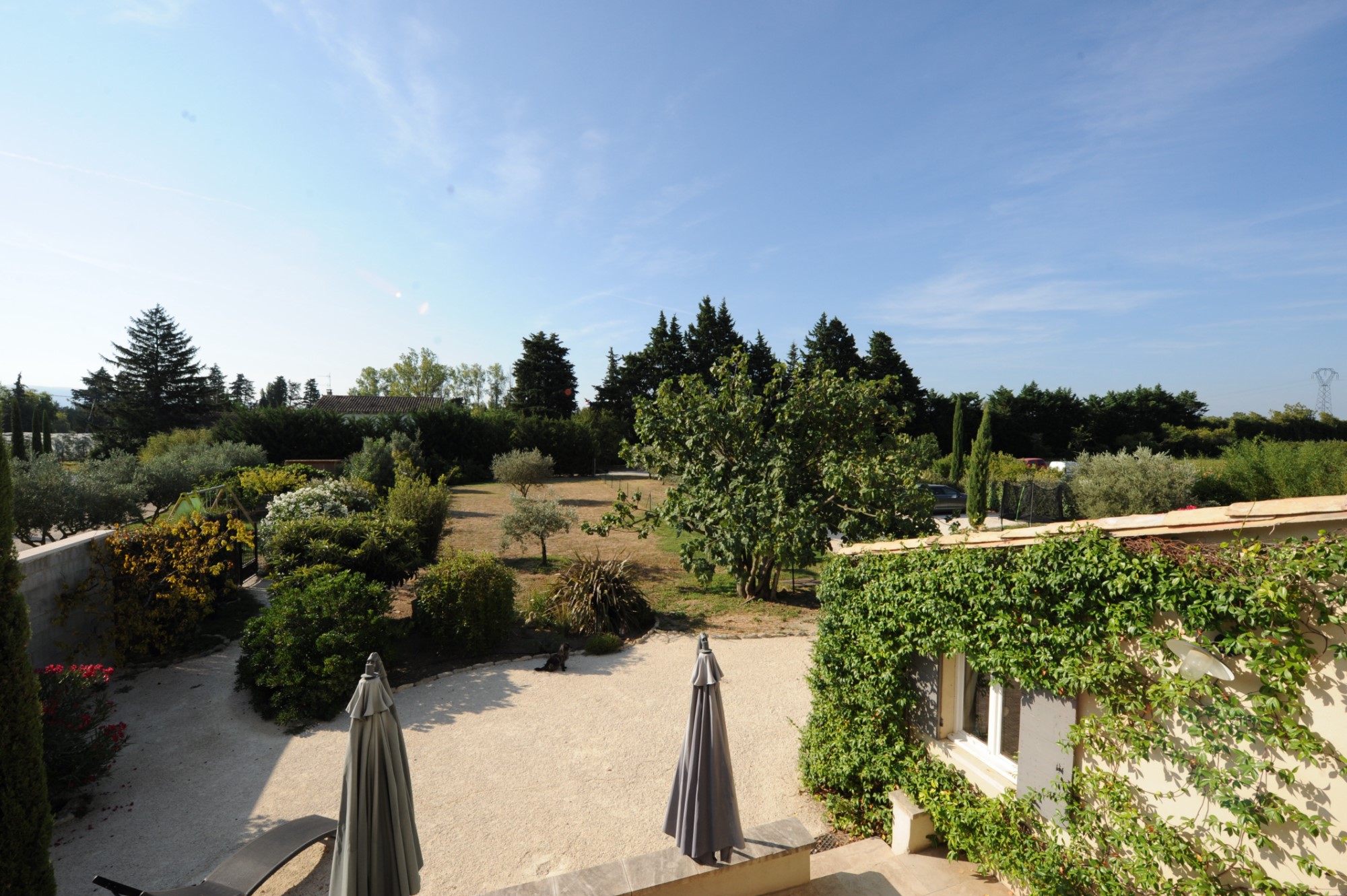 Aux portes du Luberon, partie de mas sur grand terrain à vendre    