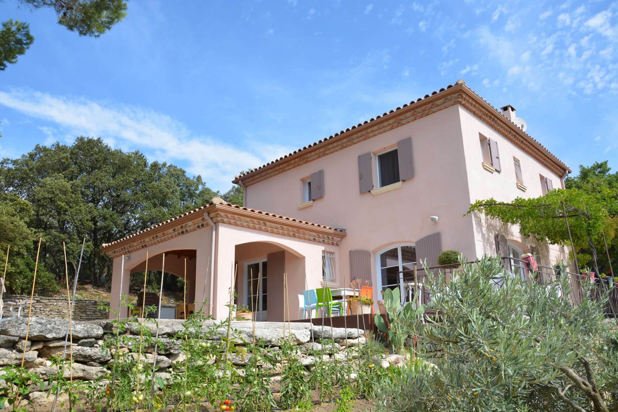 Luberon, belle villa avec piscine sur plus de 3 000 m² de terrain   