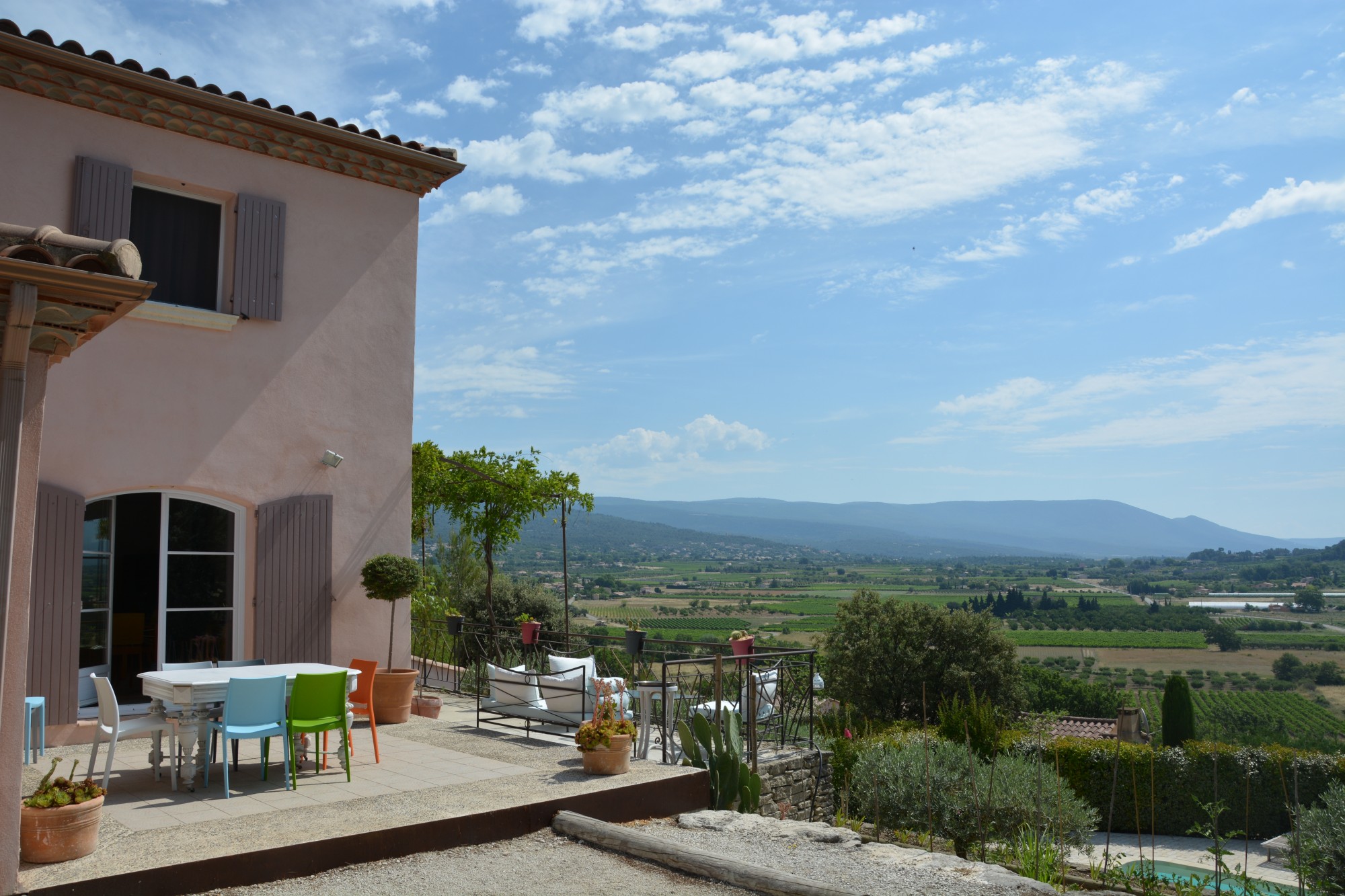 Luberon, belle villa avec piscine sur plus de 3 000 m² de terrain   