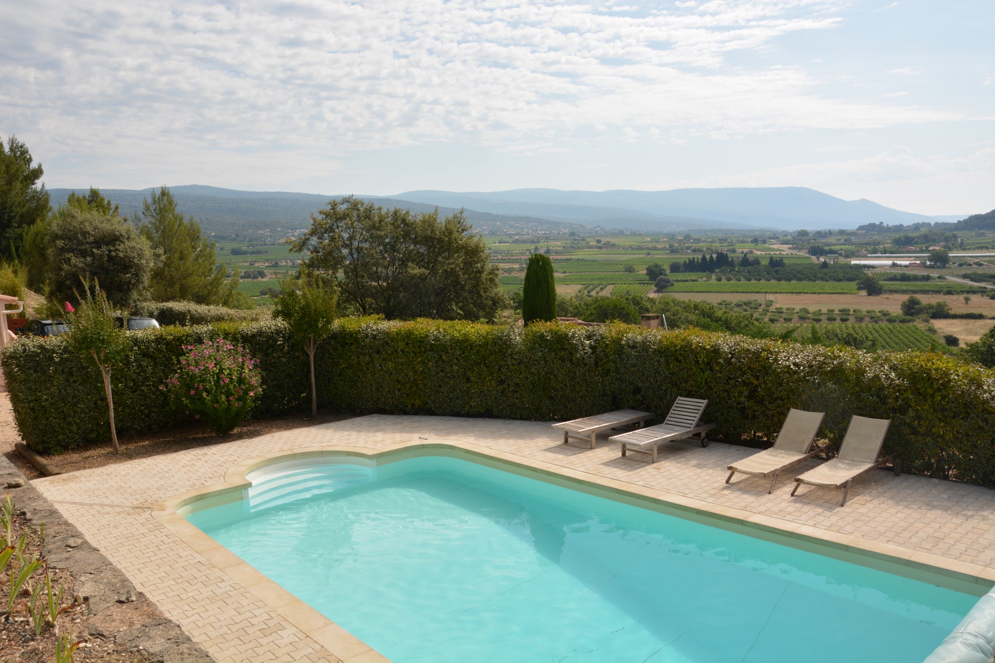 Luberon, belle villa avec piscine sur plus de 3 000 m² de terrain   