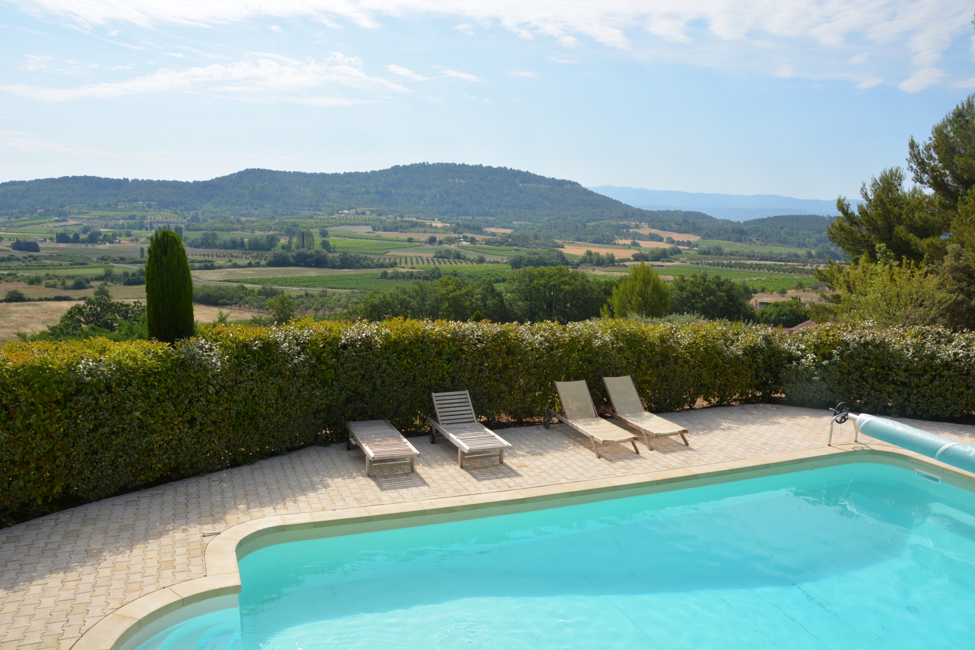 Luberon, belle villa avec piscine sur plus de 3 000 m² de terrain   