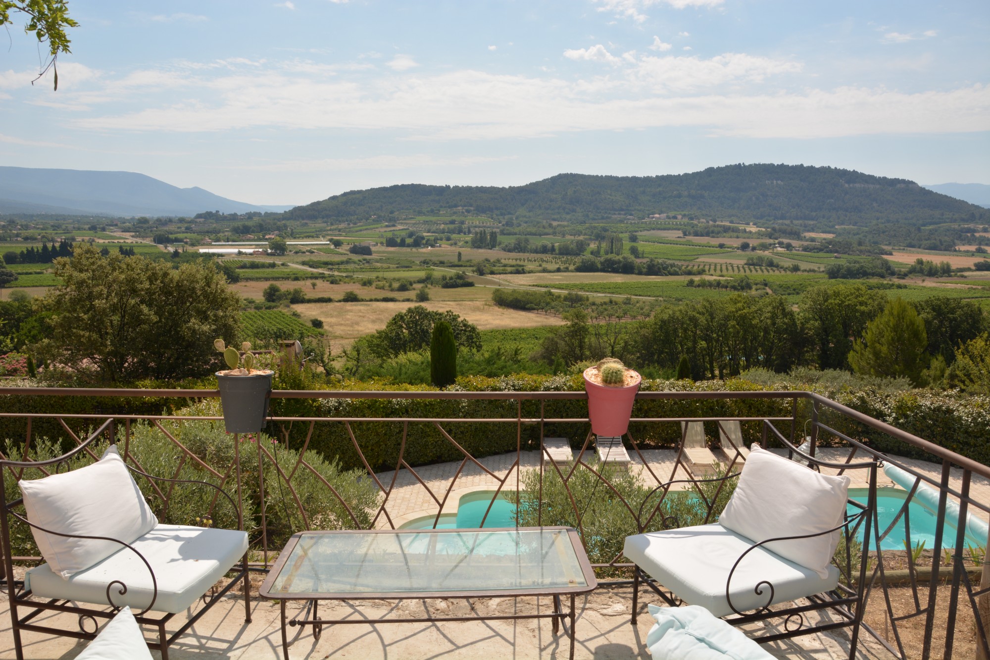 Luberon, belle villa avec piscine sur plus de 3 000 m² de terrain   