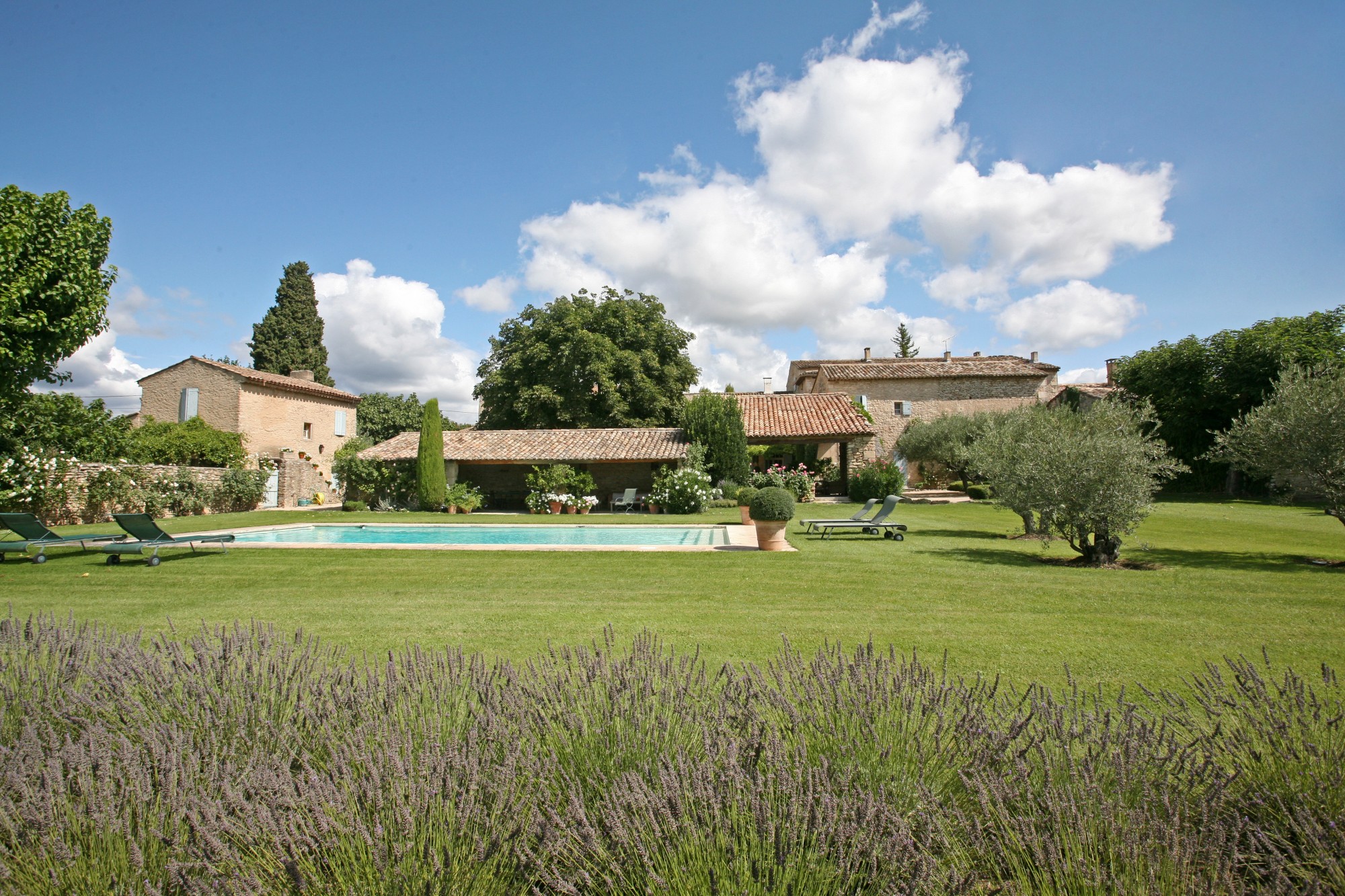 Luberon - Propriété avec piscine et tennis   