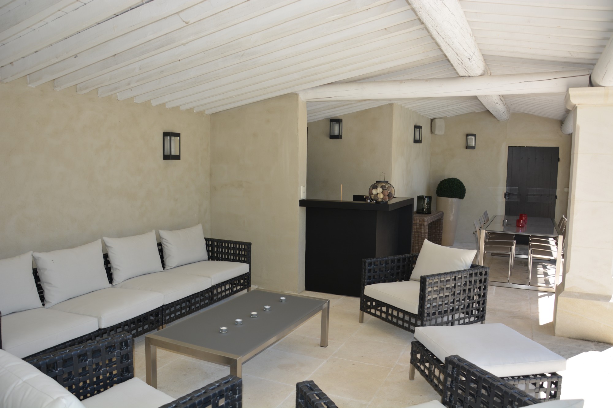 A vendre dans les Alpilles, entre St-Rémy-de-Provence et Avignon, mas rénové avec soin    