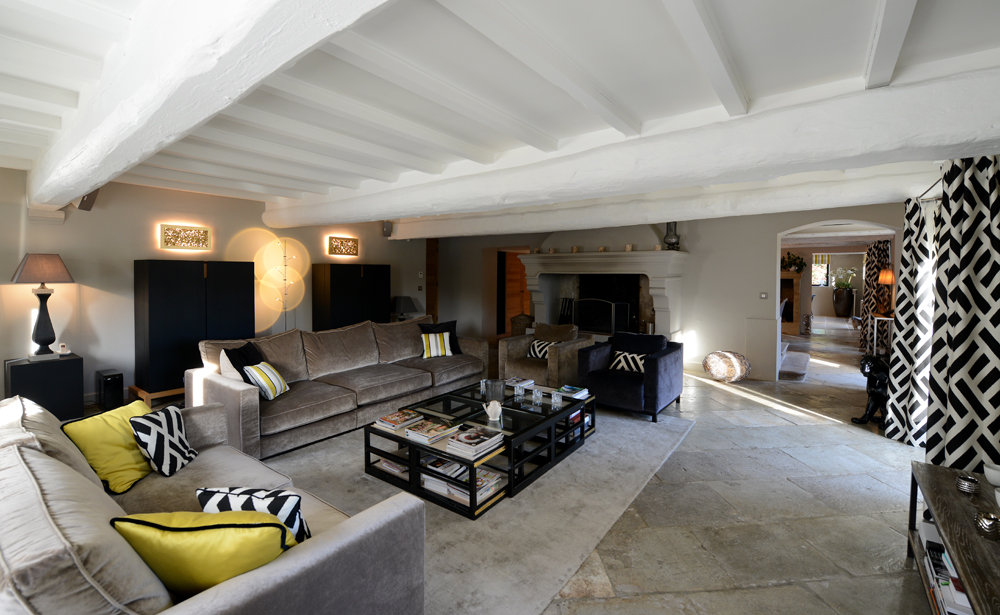 A vendre dans les Alpilles, entre St-Rémy-de-Provence et Avignon, mas rénové avec soin    