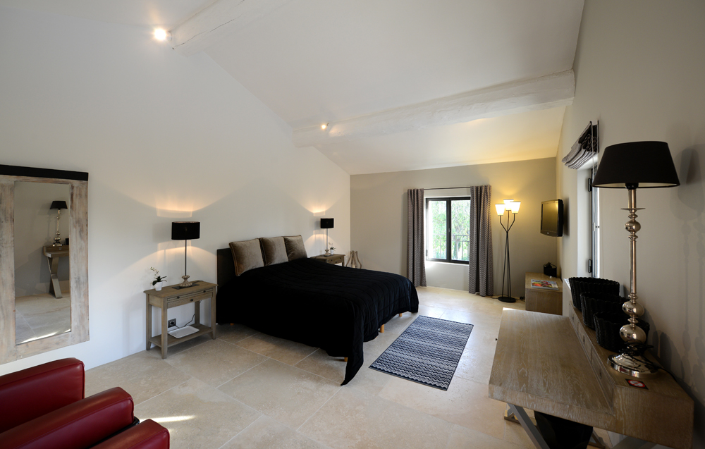 A vendre dans les Alpilles, entre St-Rémy-de-Provence et Avignon, mas rénové avec soin    