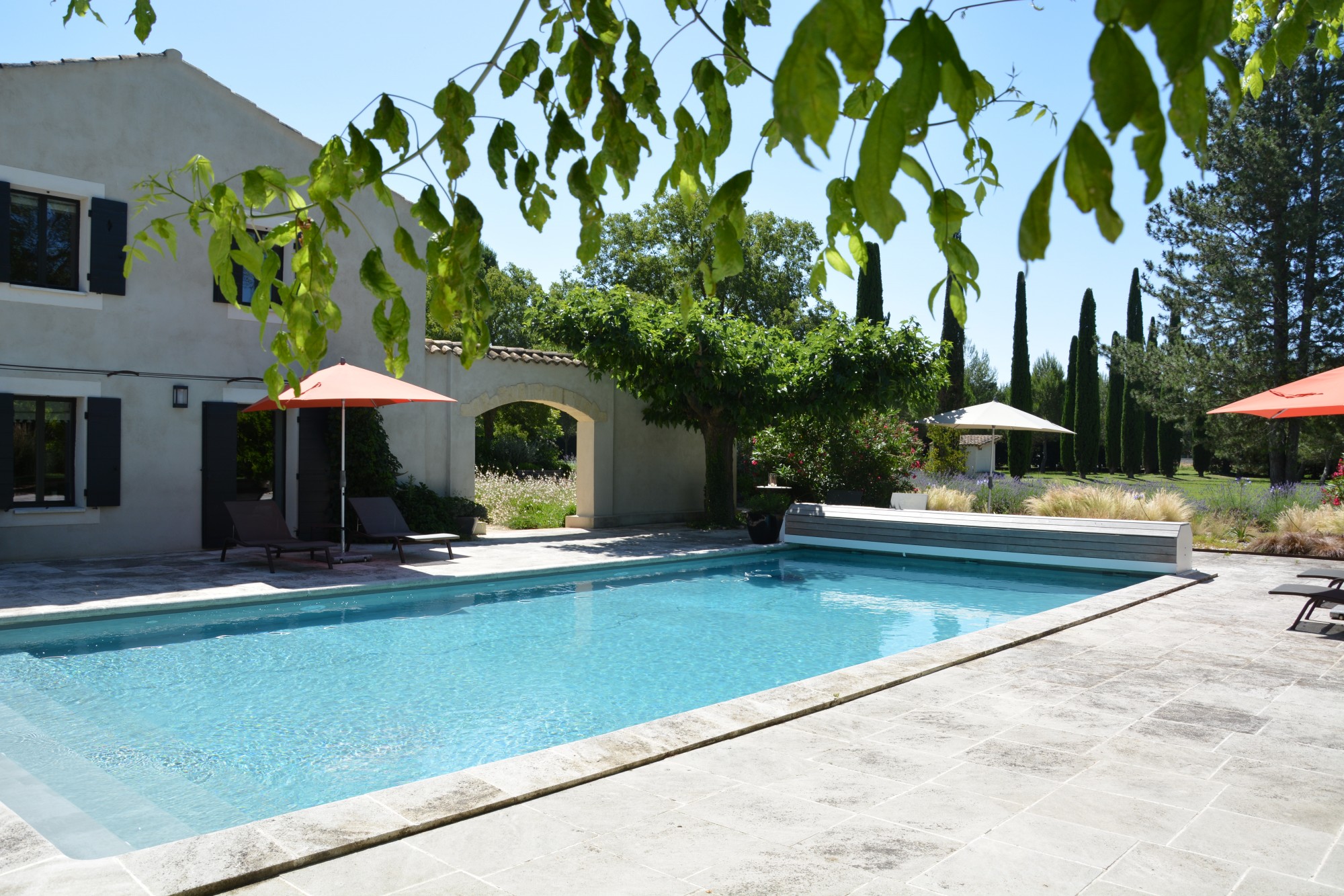 A vendre dans les Alpilles, entre St-Rémy-de-Provence et Avignon, mas rénové avec soin    