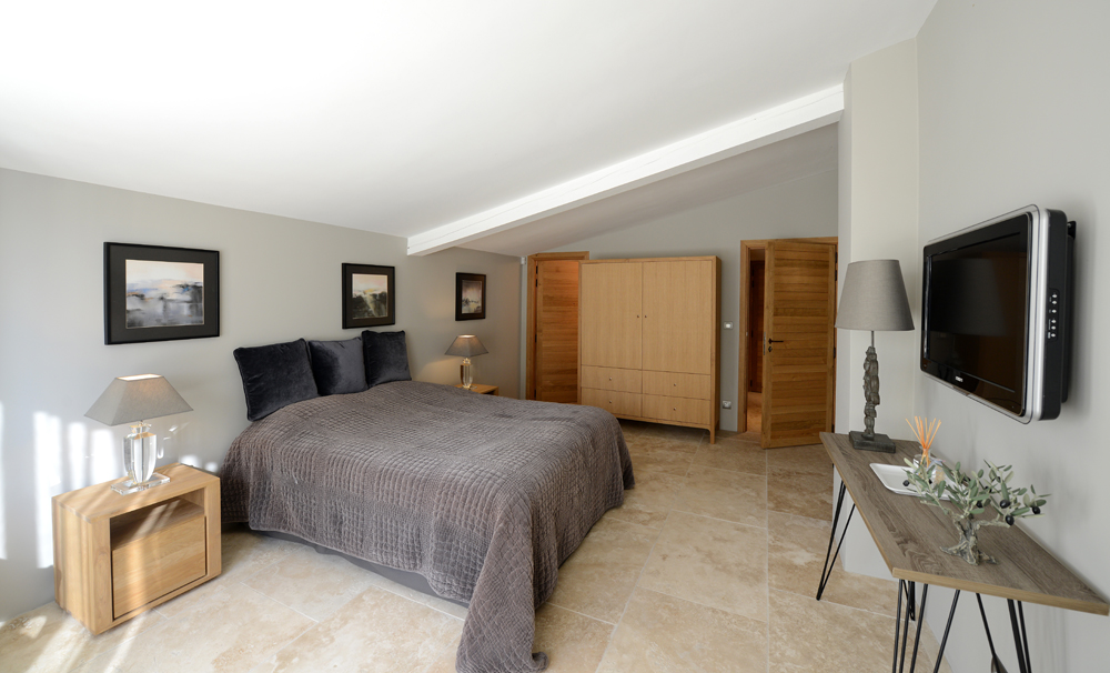 A vendre dans les Alpilles, entre St-Rémy-de-Provence et Avignon, mas rénové avec soin    