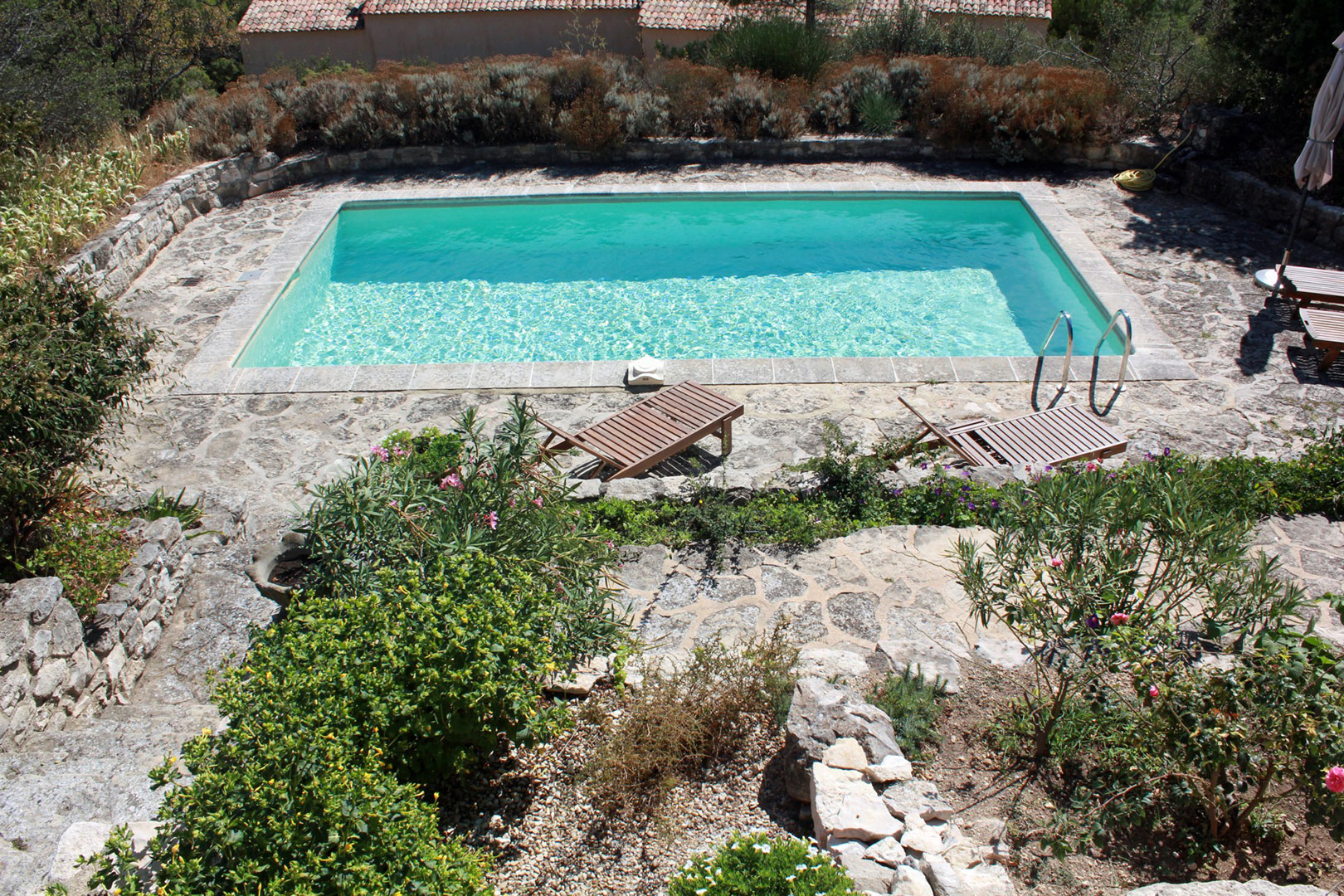 Maison contemporaine à vendre à Gordes avec vues remarquables   