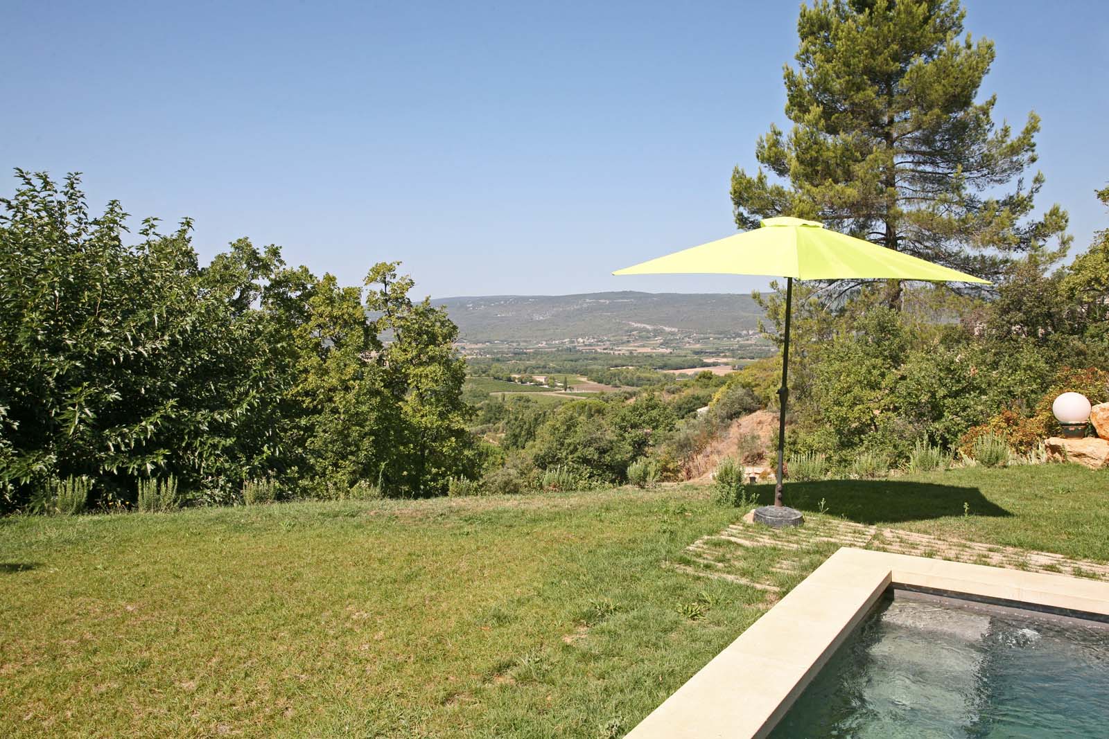 Maison avec piscine et belle vue à vendre