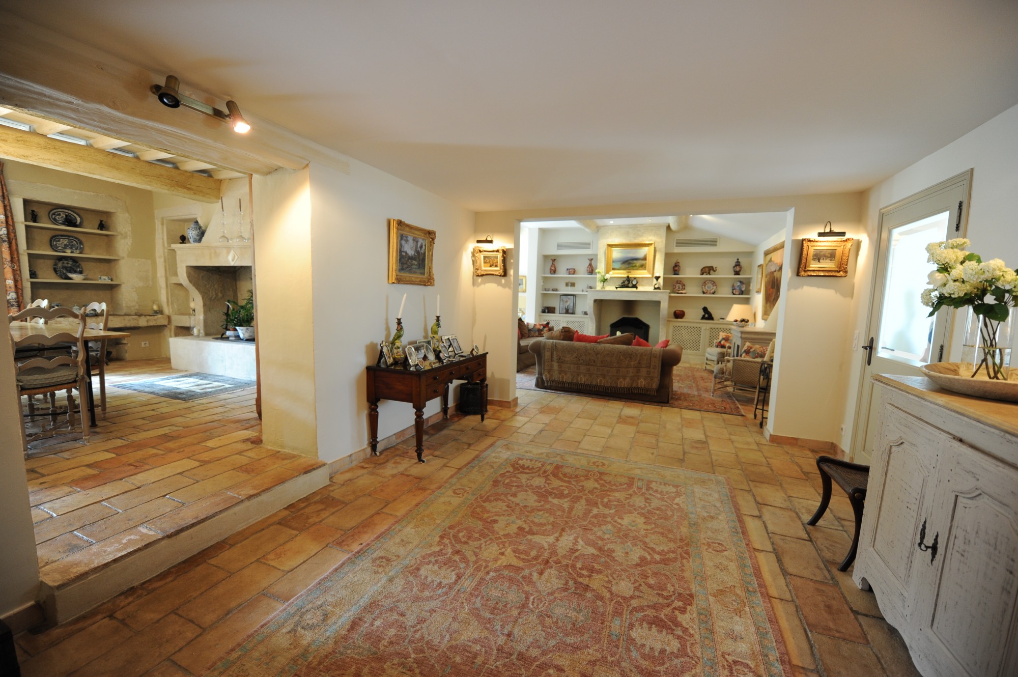 Rare propriété d'agrément sur plus de 5 hectares à vendre dans les Alpilles   