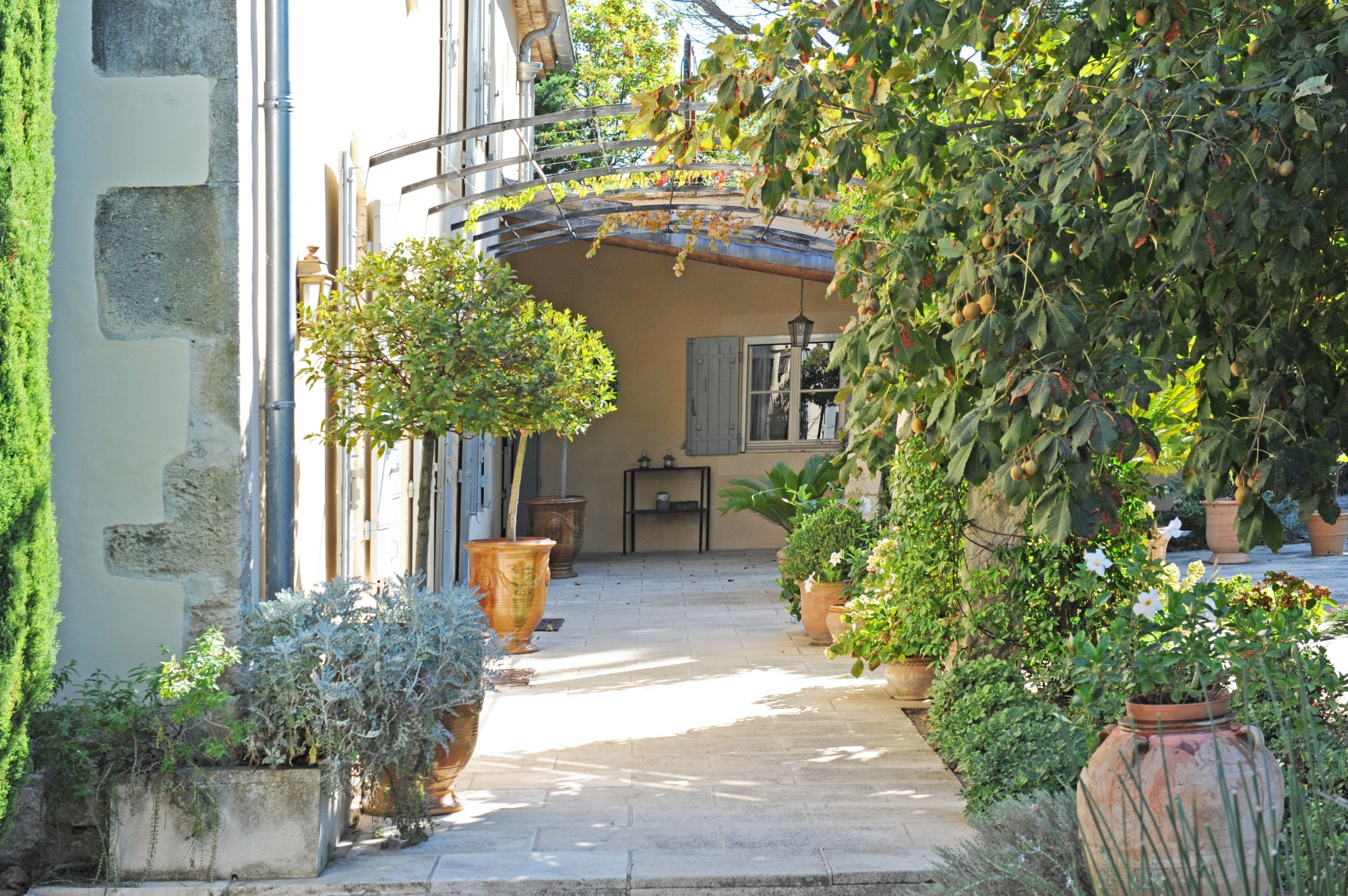 Rare propriété d'agrément sur plus de 5 hectares à vendre dans les Alpilles   