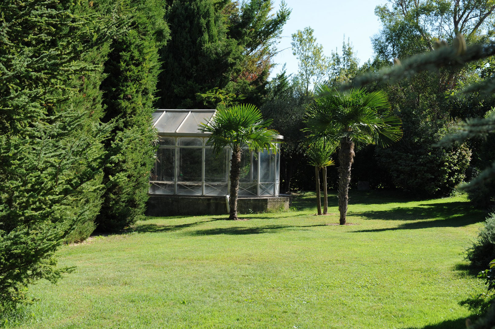 Rare propriété d'agrément sur plus de 5 hectares à vendre dans les Alpilles   