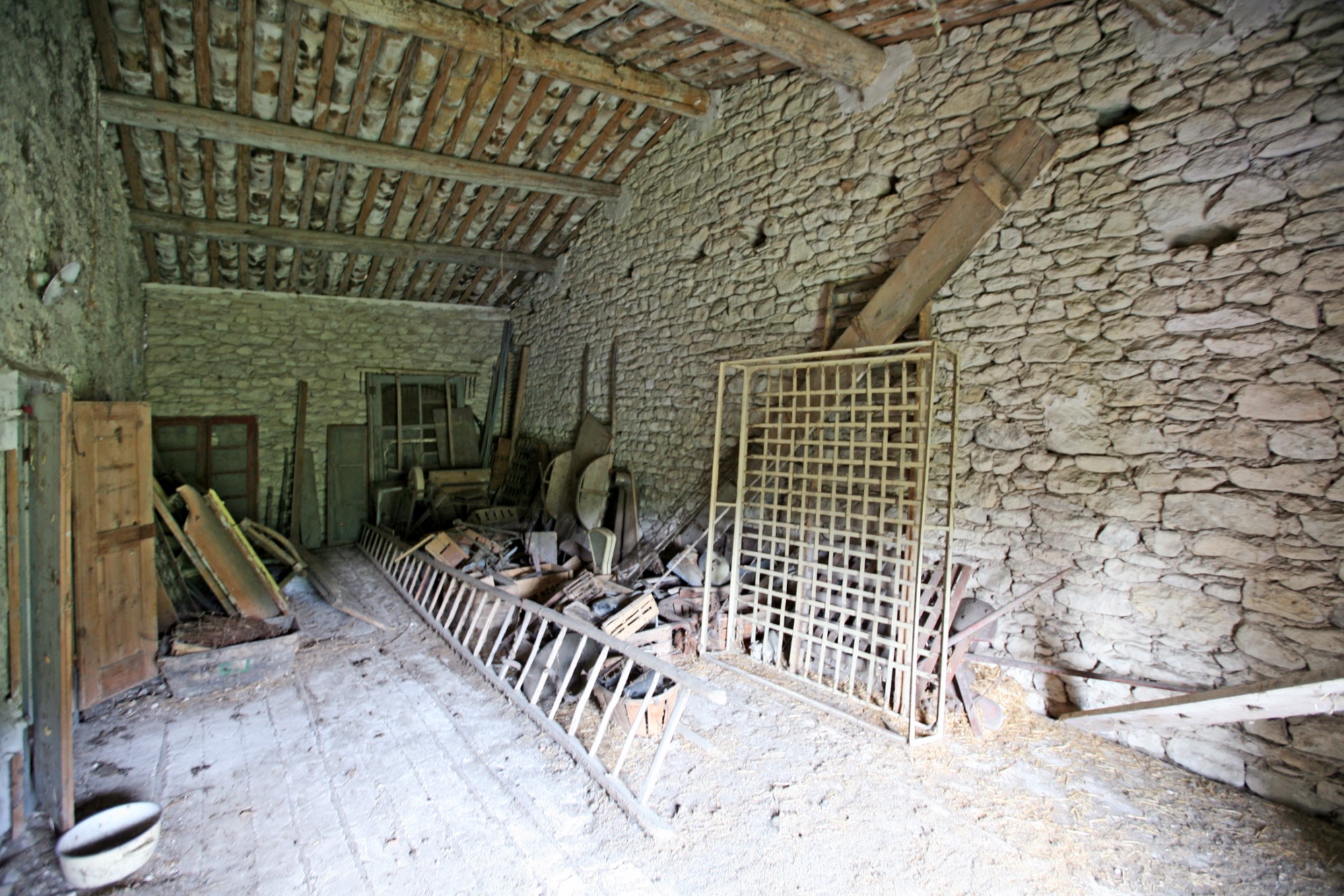 Mas à restaurer à vendre proche de Gordes en Luberon   