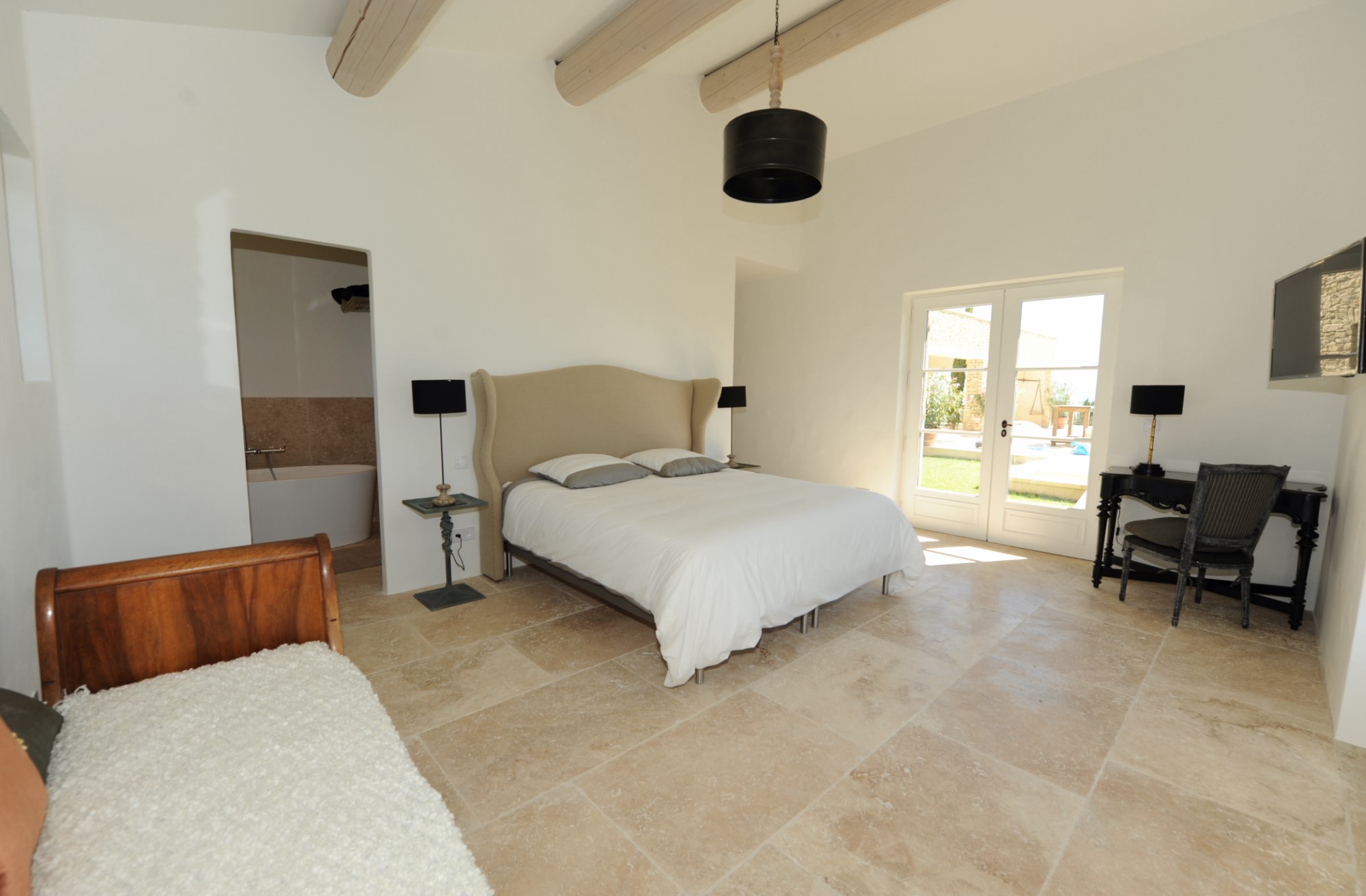 luxueuse maison vendue meublée avec vue sur la vallée du Luberon   